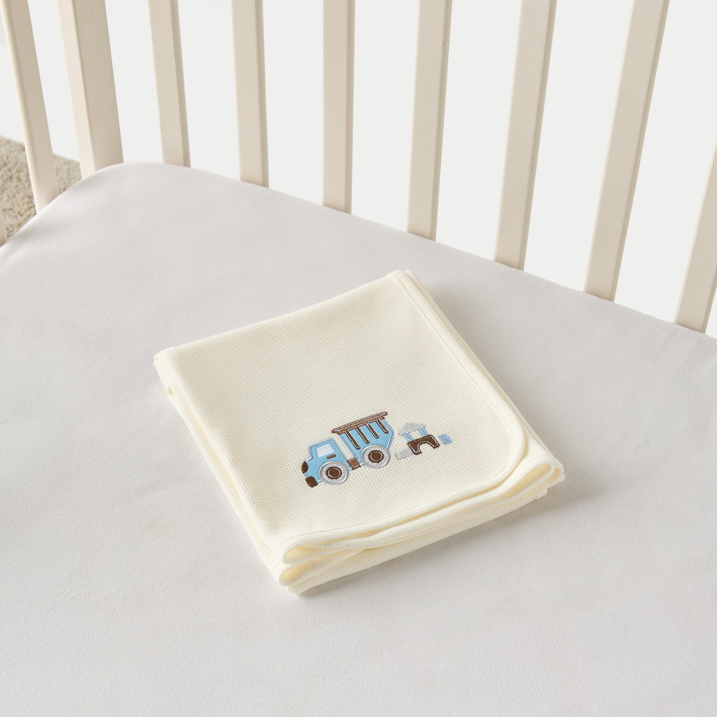 بطانيات لحديثي الولادة بتطريز جرار من جونيورز - 76x102 سم-baby-nursery-blanketsandswaddles-receivingblankets-image-4