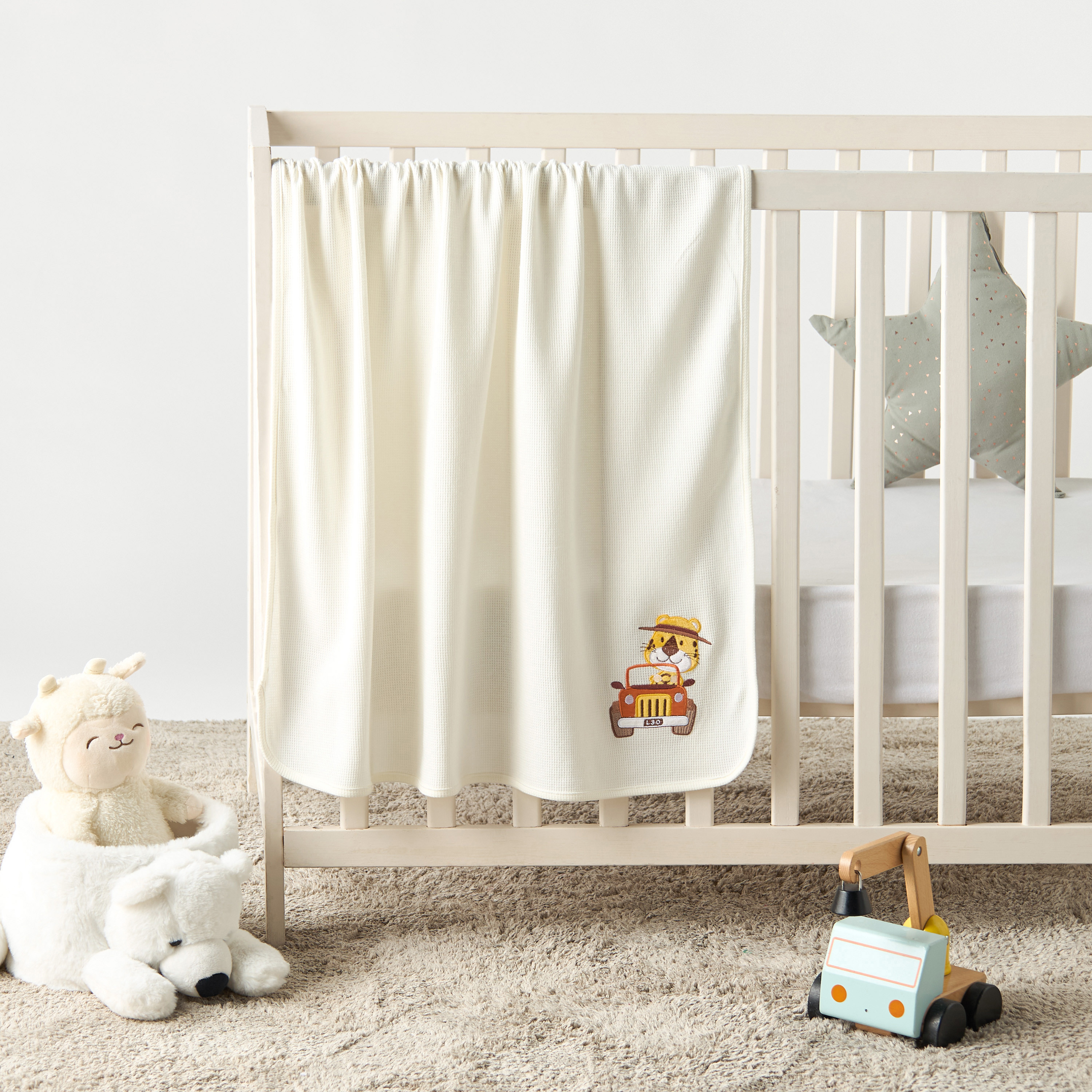 بطانية لحديثي الولادة بنمط وافل بارز الملمس وزخارف من جونيورز - 76x102 سم-baby-nursery-blanketsandswaddles-receivingblankets-image-1