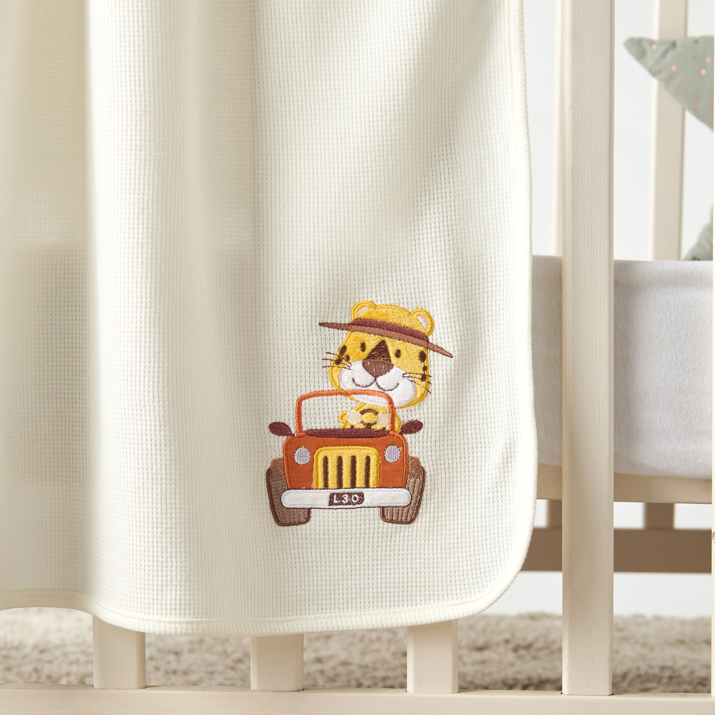 بطانية لحديثي الولادة بنمط وافل بارز الملمس وزخارف من جونيورز - 76x102 سم-baby-nursery-blanketsandswaddles-receivingblankets-image-3