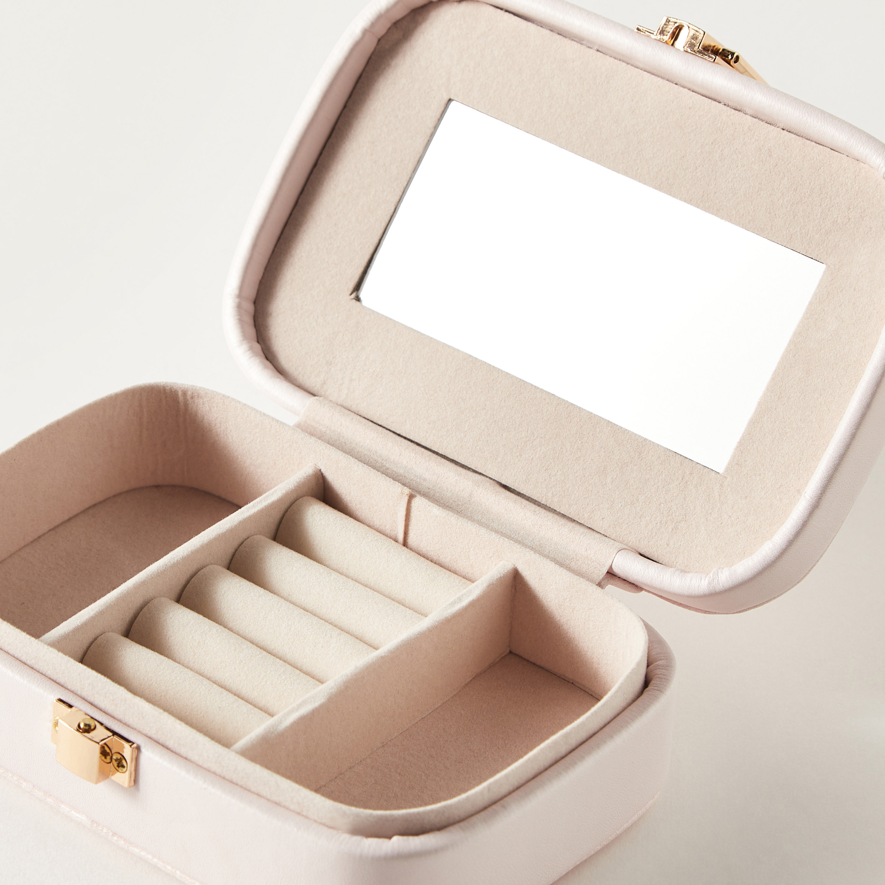 Swan Print Jewelry Box with Mirror and Lock - 15x11x5 cms-women-watchesandjewellery-jewellery-storage-image-2