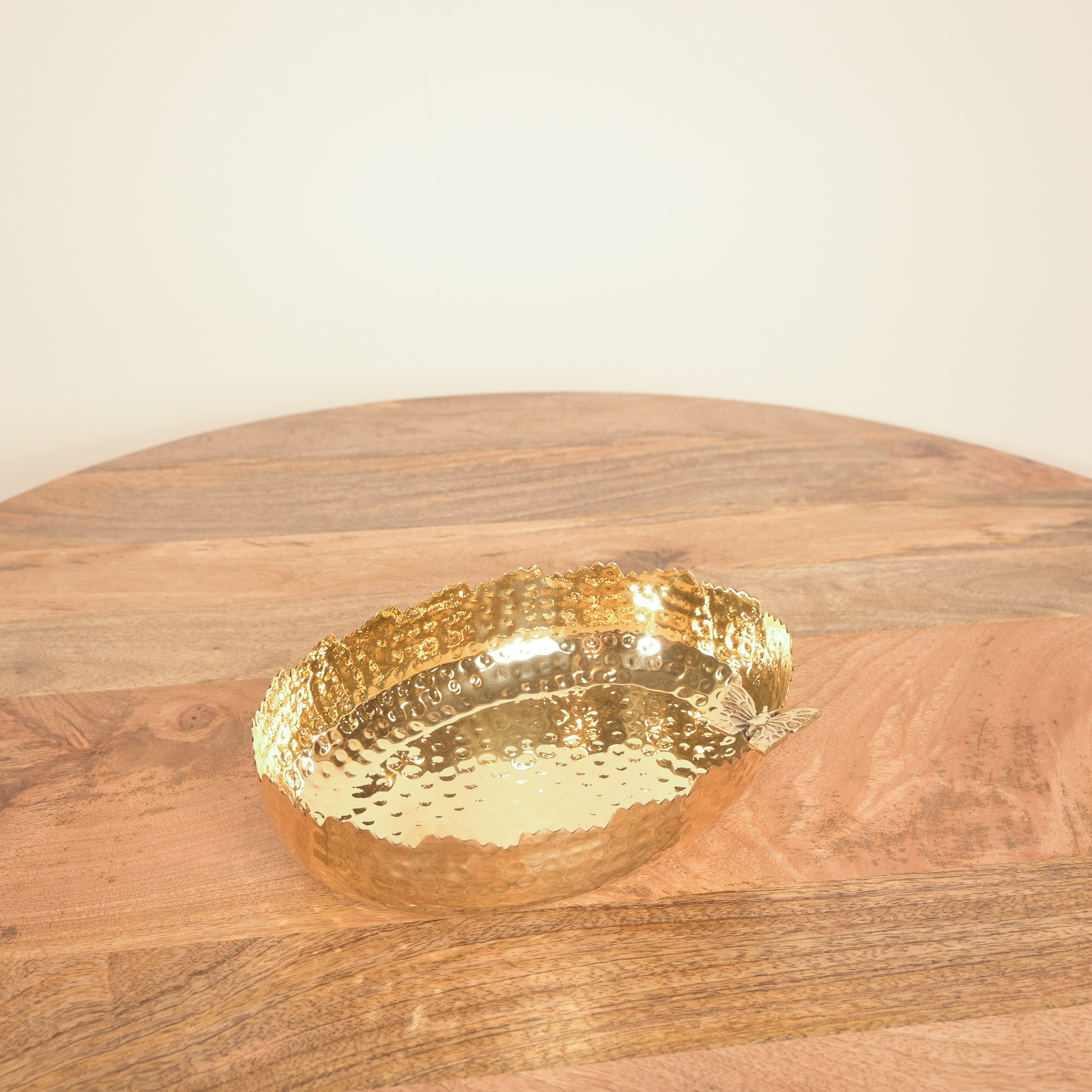 وعاء تقديم مطروق بزخارف فراشة من هوم كارفينج - 18×25 سم-household-dining-dinnerware-bowls-image-3