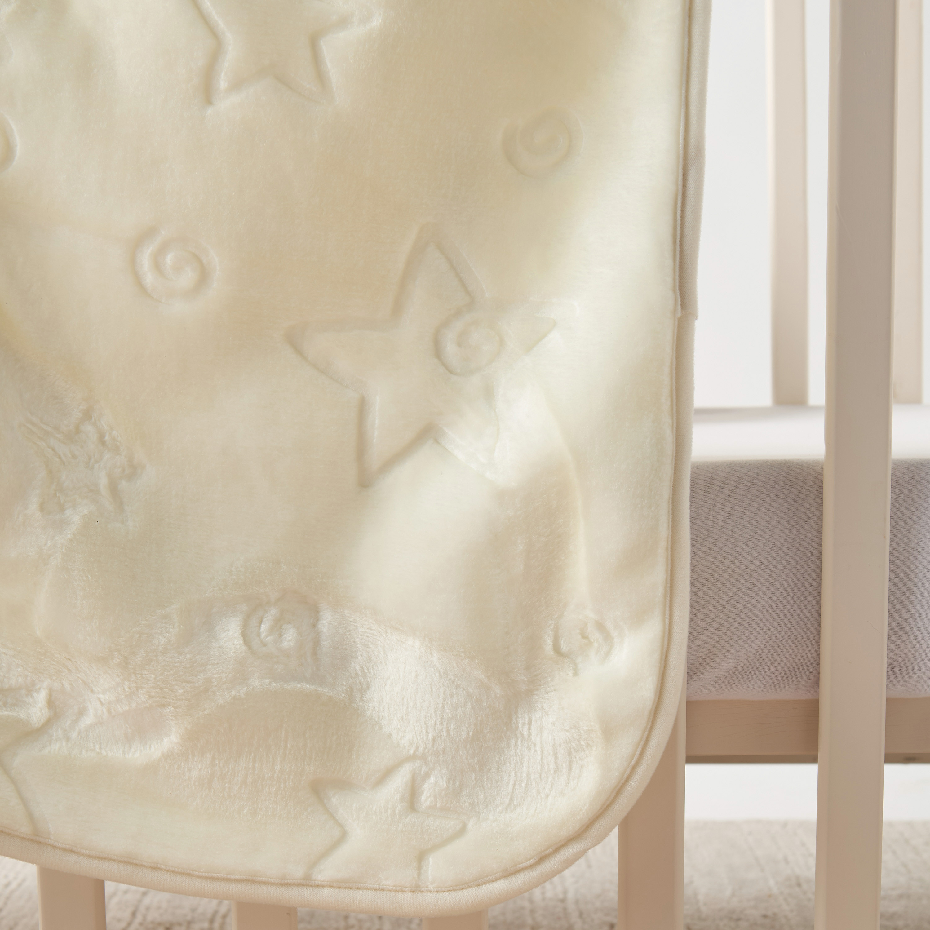 Pielsa All-Over Star Textured Large Blanket - 110x140 cm-baby-nursery-blanketsandswaddles-blanketsandquilts-image-4