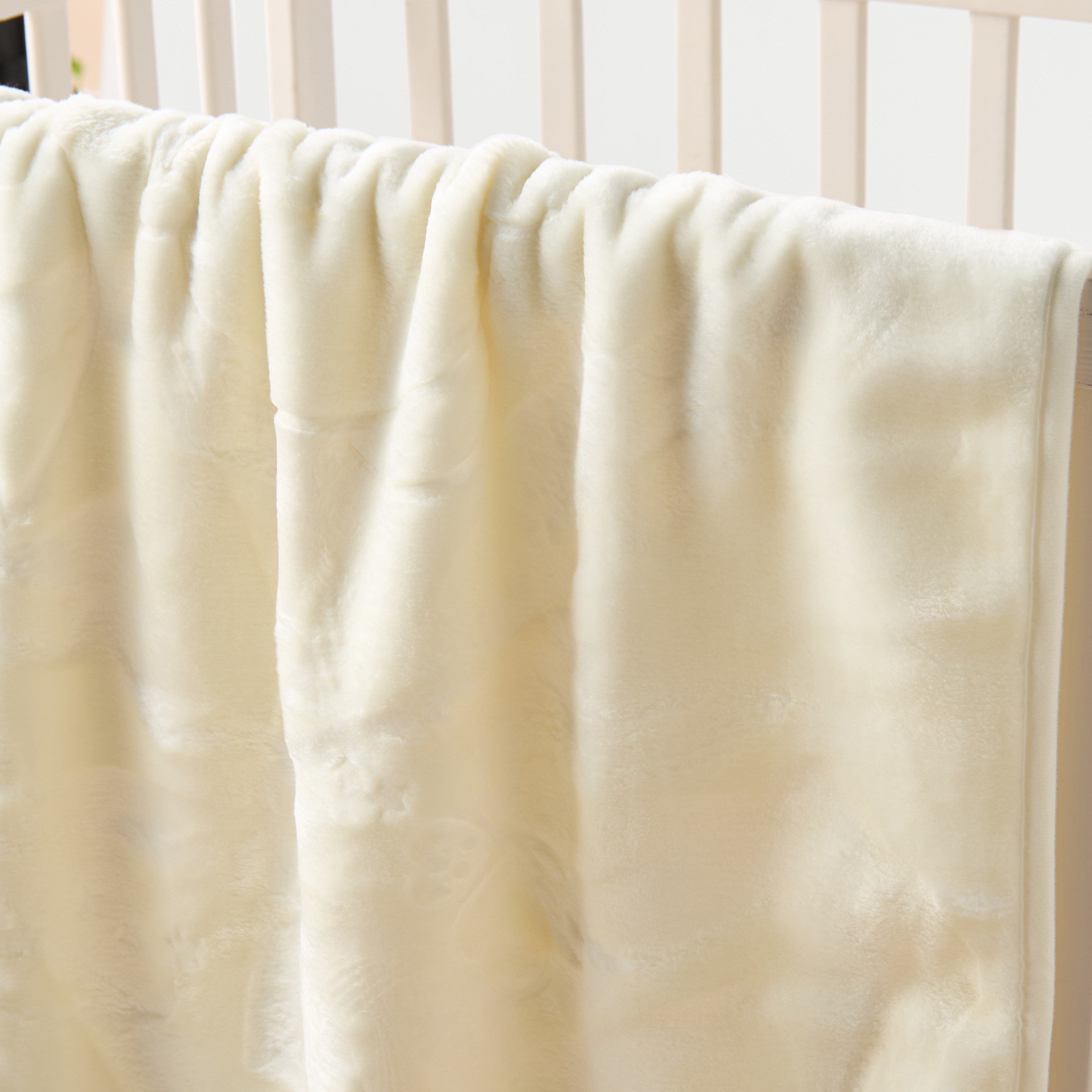 Pielsa All-Over Bear Textured Blanket - 80x110 cm-baby-nursery-blanketsandswaddles-blanketsandquilts-image-2