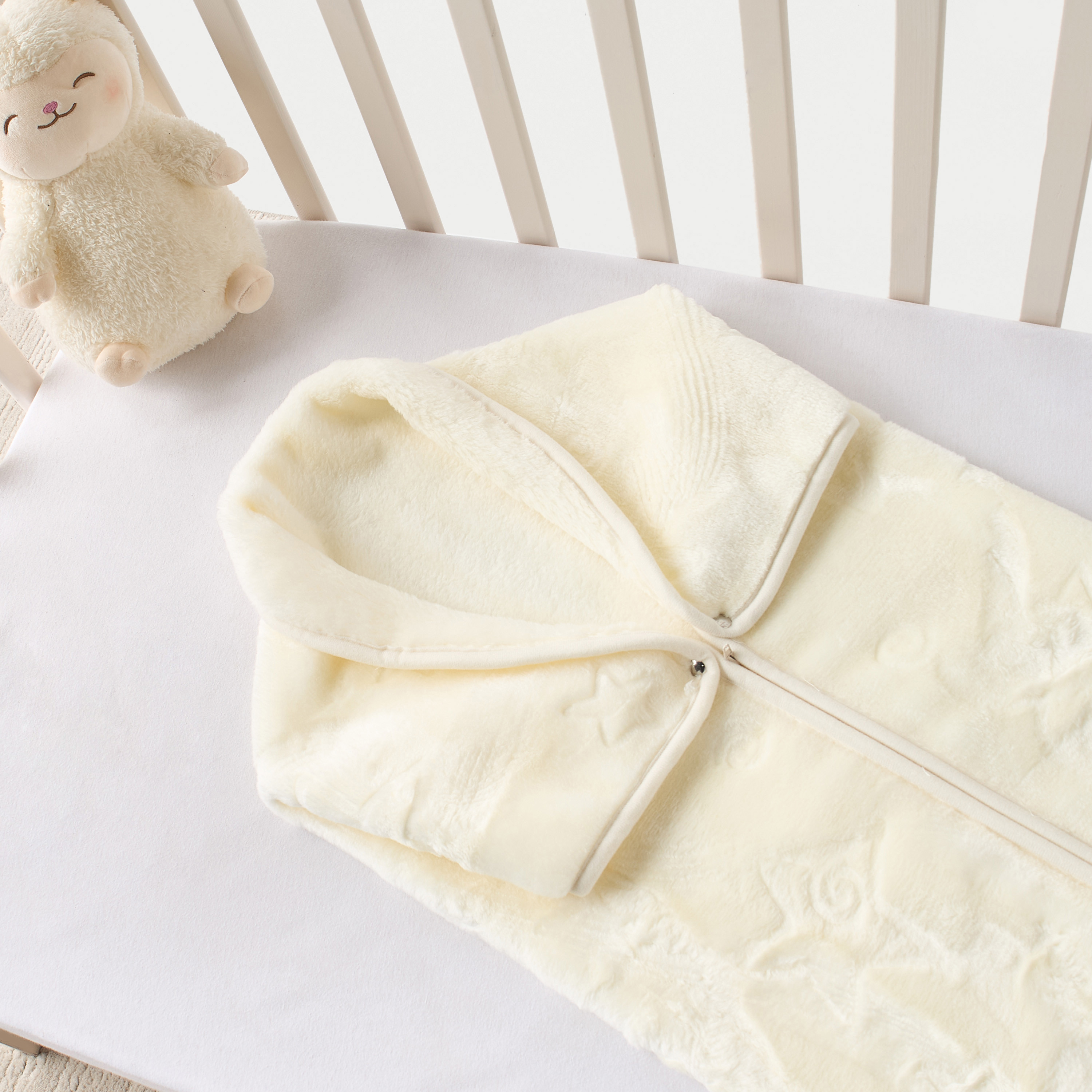 Pielsa All-Over Star Textured Nest Blanket - 80x90 cm-baby-nursery-blanketsandswaddles-blanketsandquilts-image-2