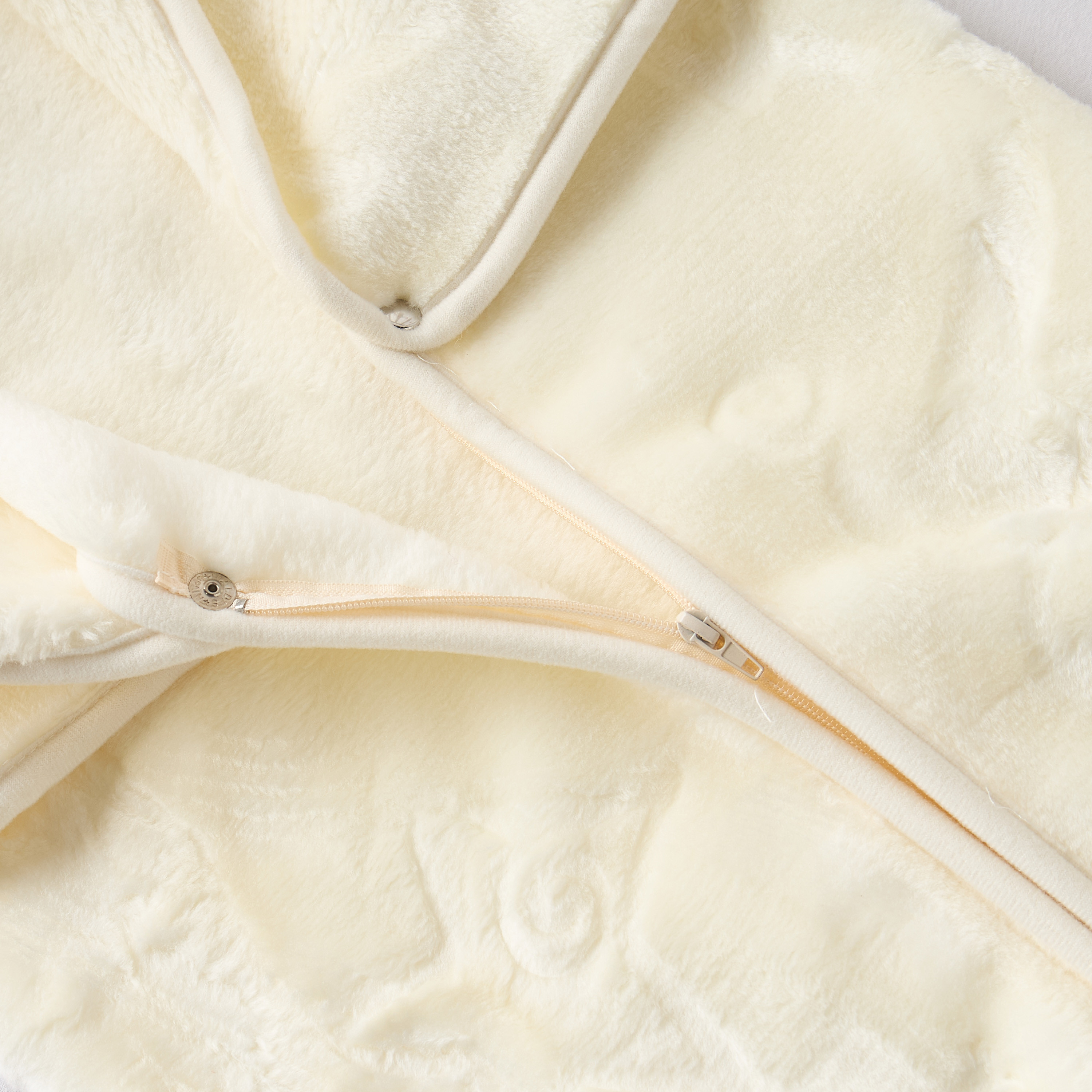 Pielsa All-Over Star Textured Nest Blanket - 80x90 cm-baby-nursery-blanketsandswaddles-blanketsandquilts-image-4