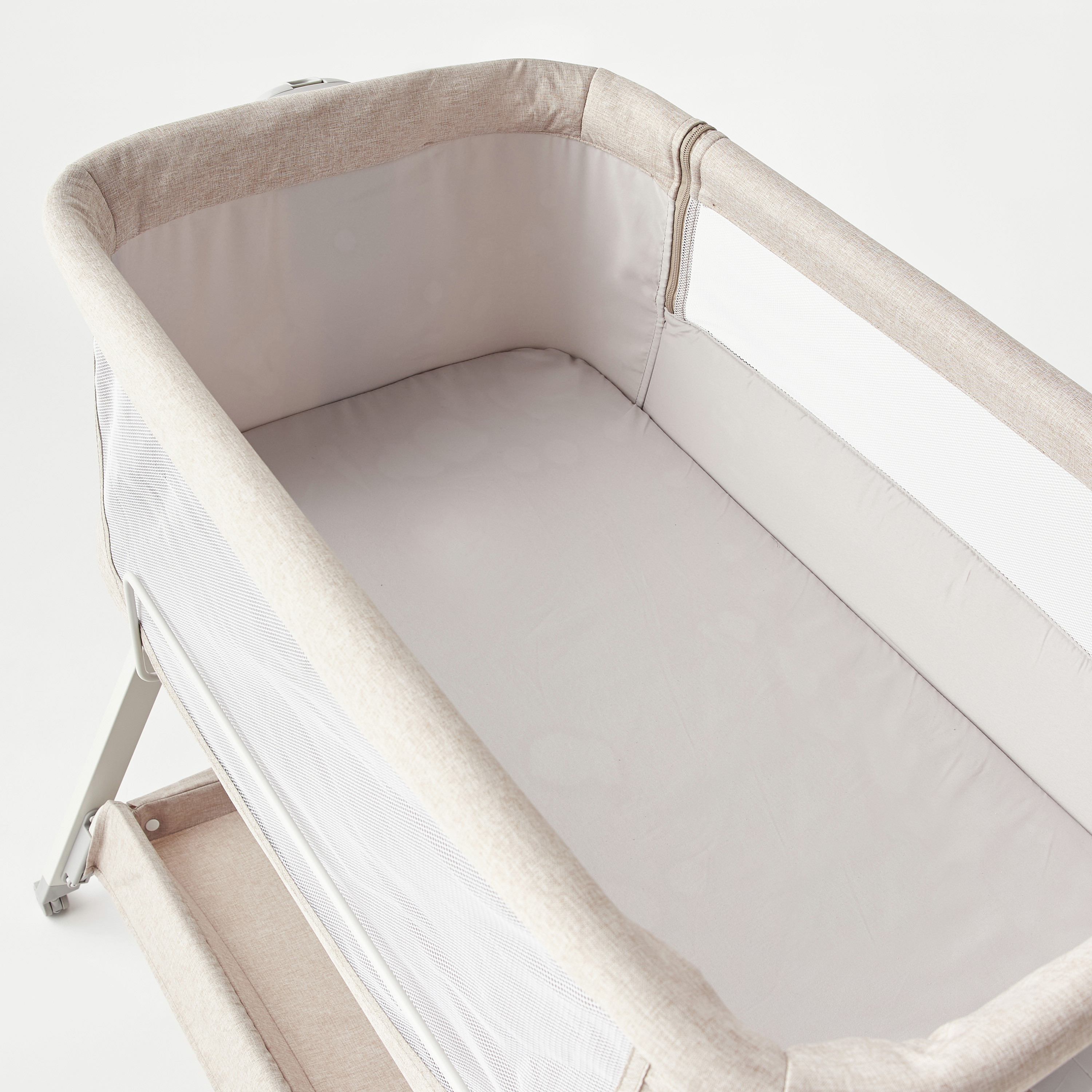 Giggles Watson Side Bassinet with Glide Function-baby-nursery-furniture-cribsandbeds-bassinets-image-12