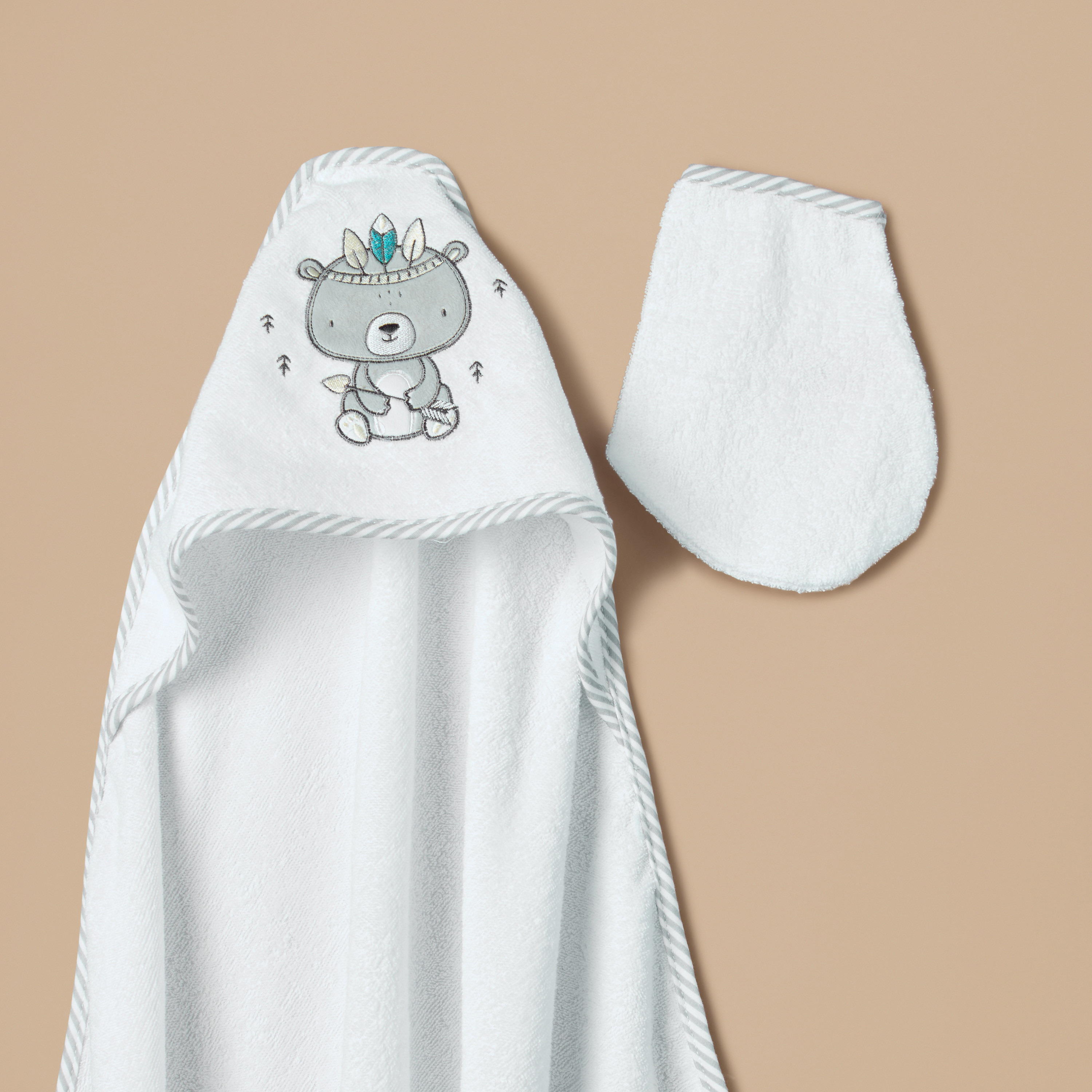 طقم منشفة بقبعة بتطريز دب وقفاز من جونيورز- 75x90 سم-baby-bathandcare-towels-image-2