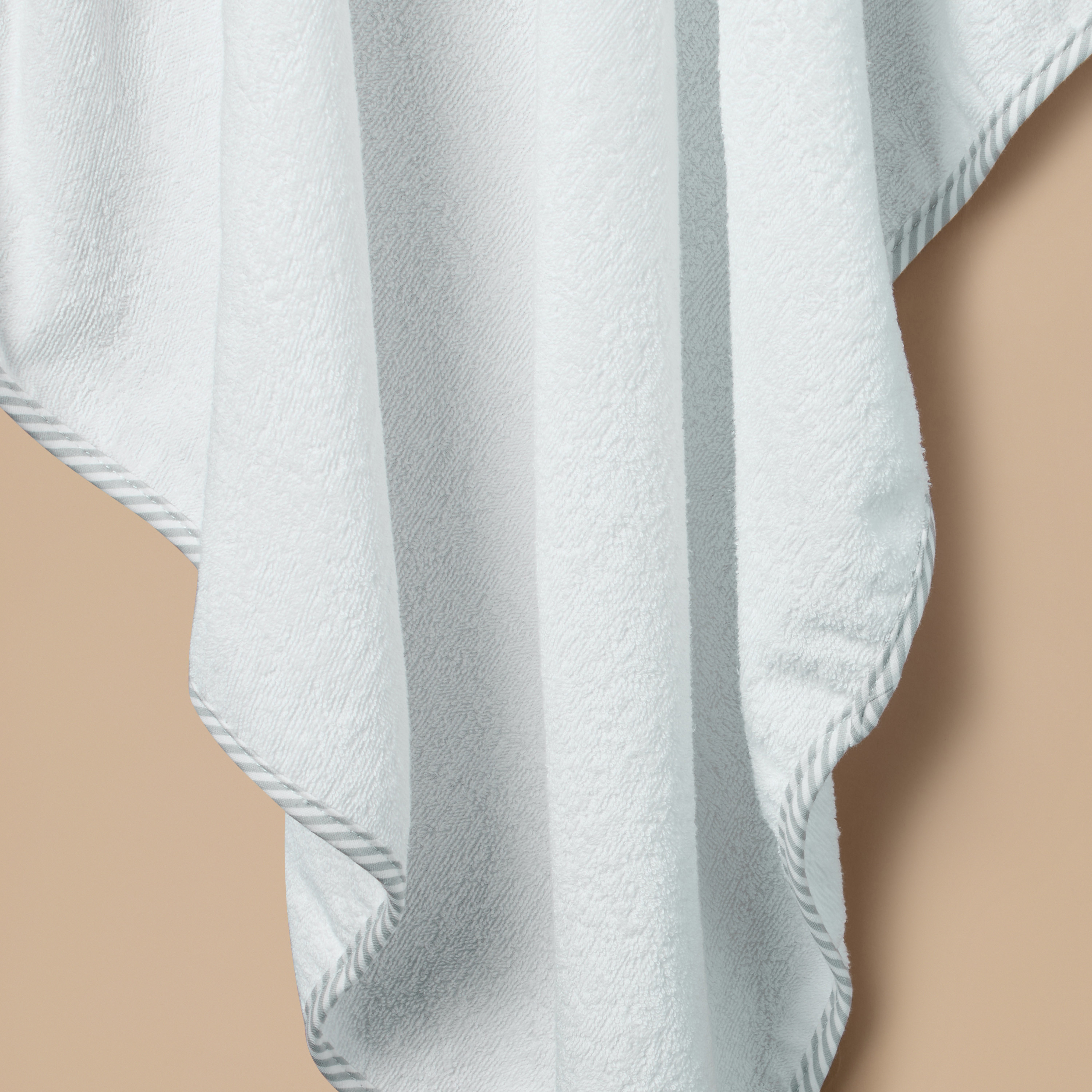 طقم منشفة بقبعة بتطريز دب وقفاز من جونيورز- 75x90 سم-baby-bathandcare-towels-image-3