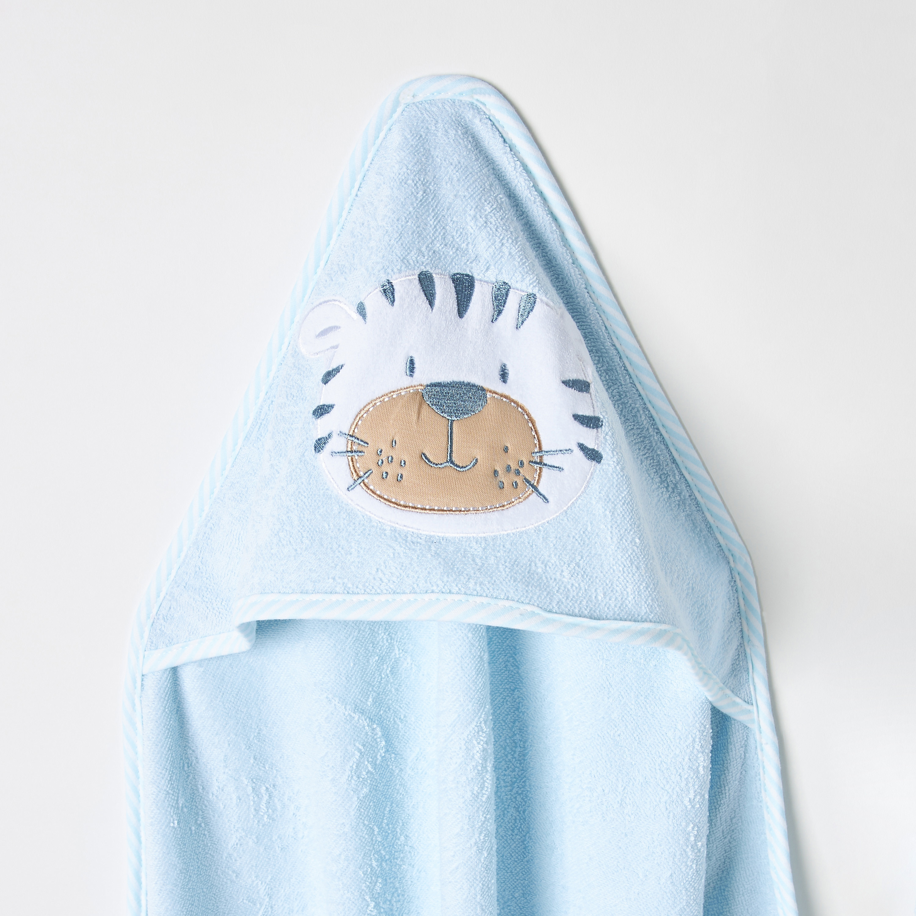 طقم منشفة بقبعة بتطريز نمر وقفاز من جونيورز- 75x90 سم-baby-bathandcare-towels-image-2