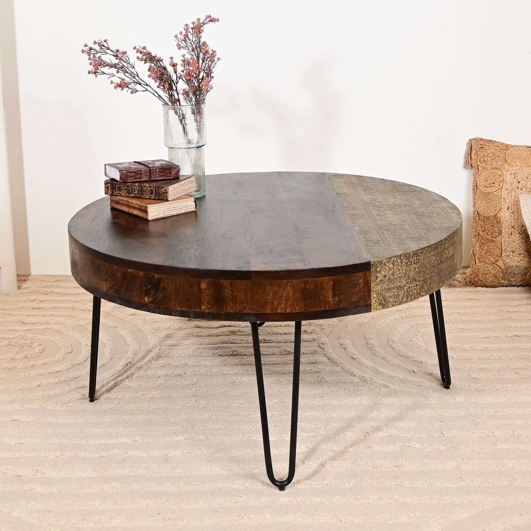 طاولة قهوة بسطح خشبي وتفاصيل معدنية من هوم كارفينج - 46x90x46 سم-furniture-livingroom-sideandendtables-image-1