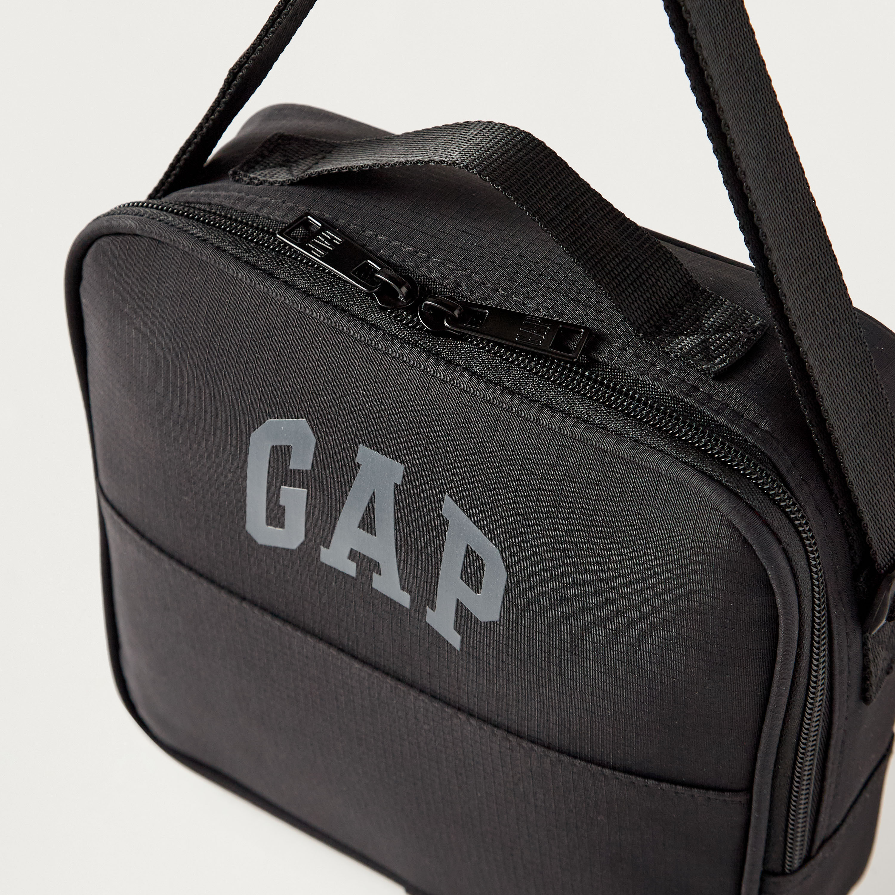 GAP Solid Lunch Bag with Adjustable Strap and Zip Closure-school-lunchessentials-lunchbags-image-3