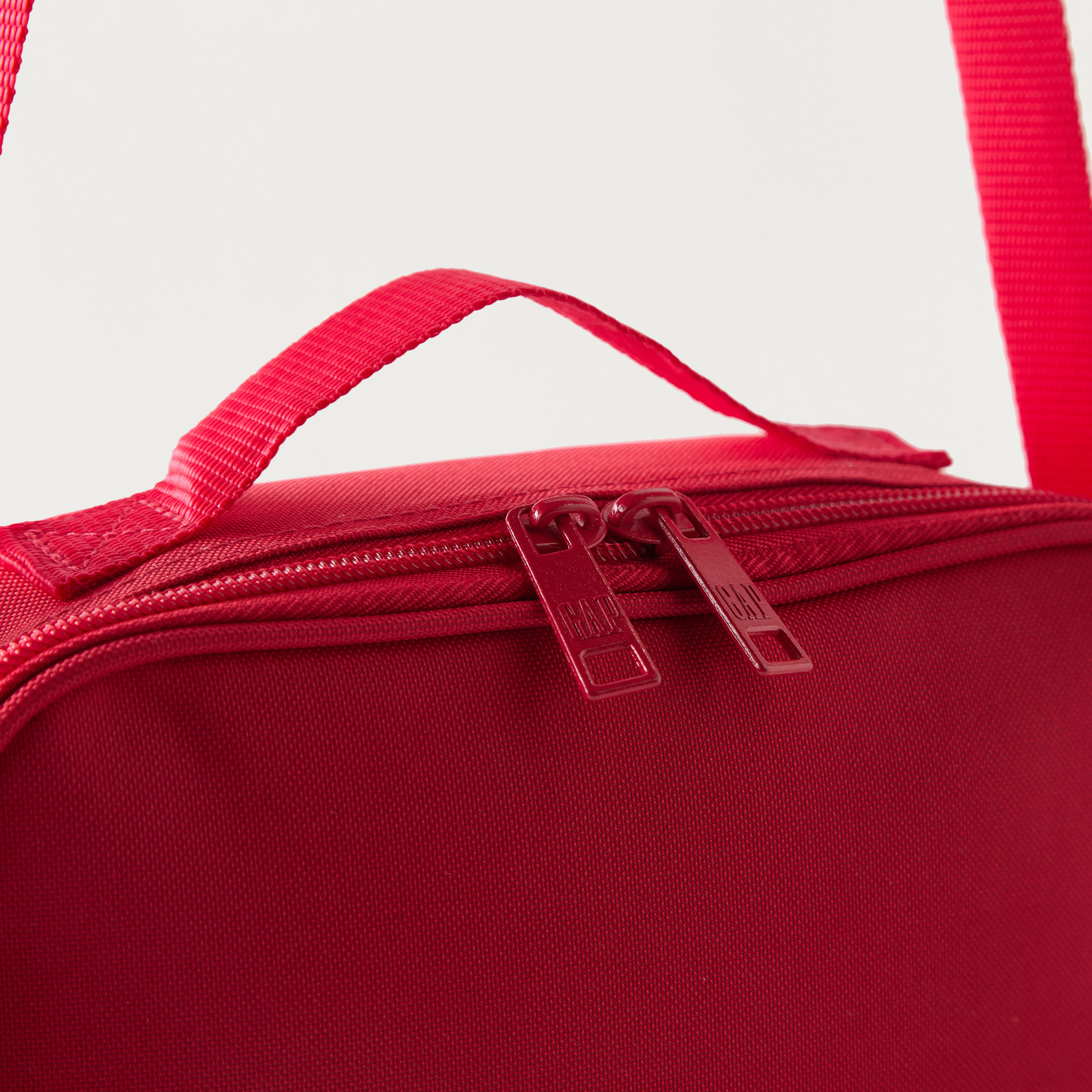 GAP Solid Lunch Bag with Adjustable Strap and Zip Closure-school-lunchessentials-lunchbags-image-3