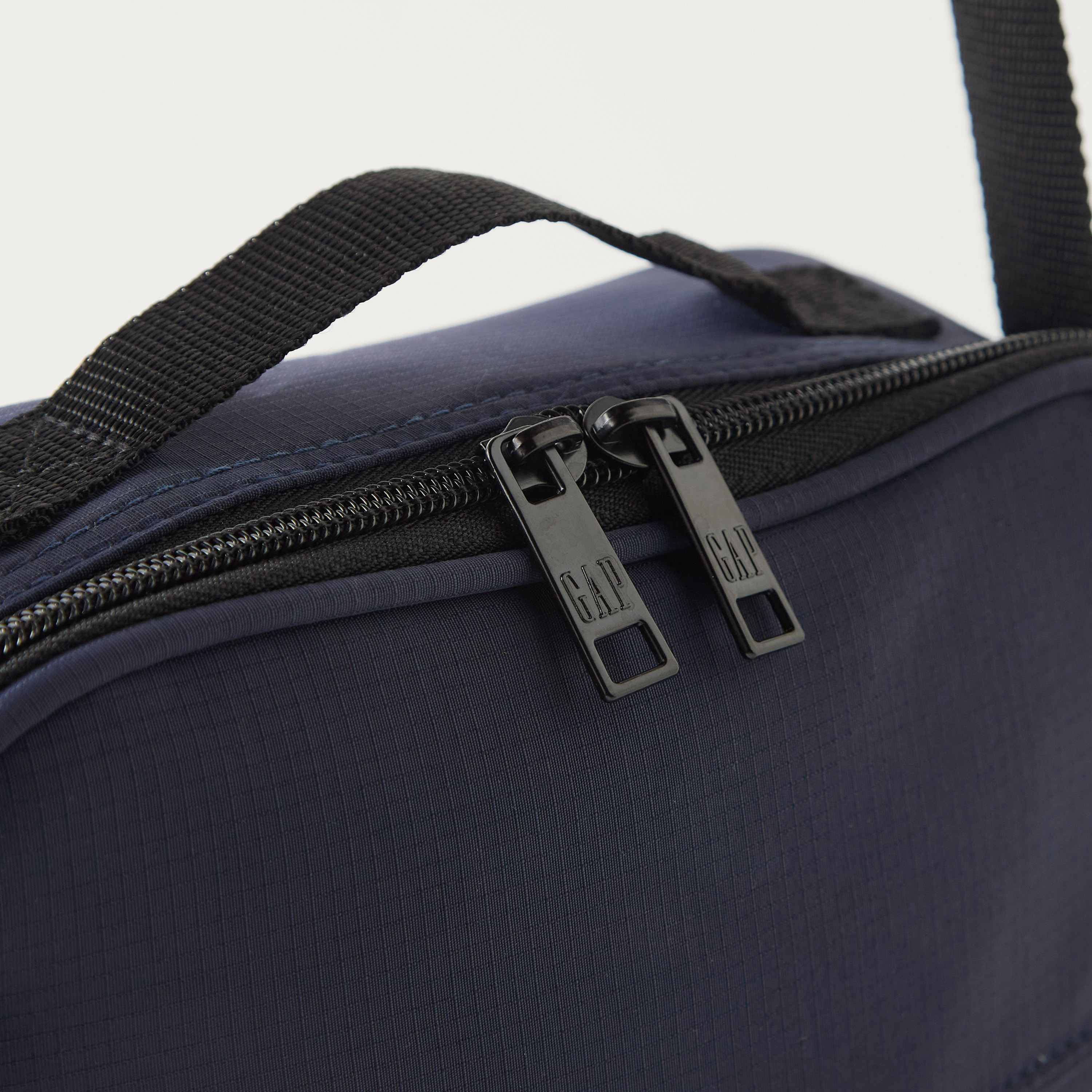 GAP Solid Lunch Bag with Adjustable Strap and Zip Closure-school-lunchessentials-lunchbags-image-3
