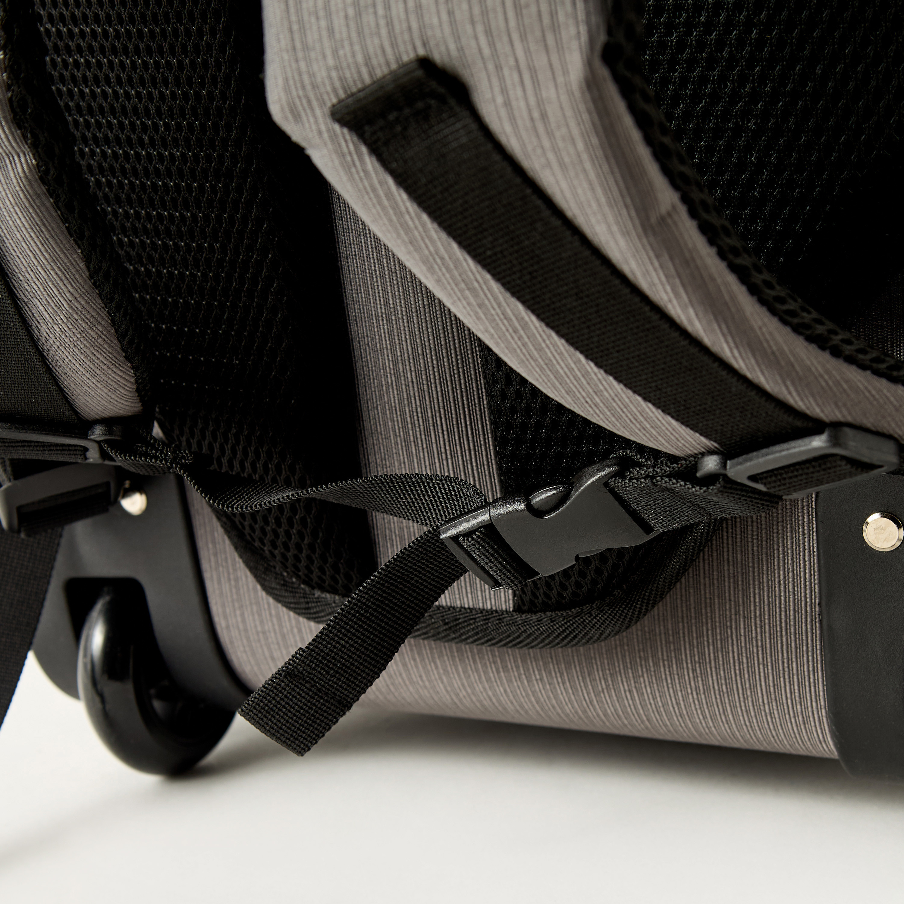 شنطة ظهر ترولي 18 بوصة بارزة الملمس بمقبض قابل للسحب - 47x33x21 سم-school-bagsandbackpacks-trolleybags-image-7