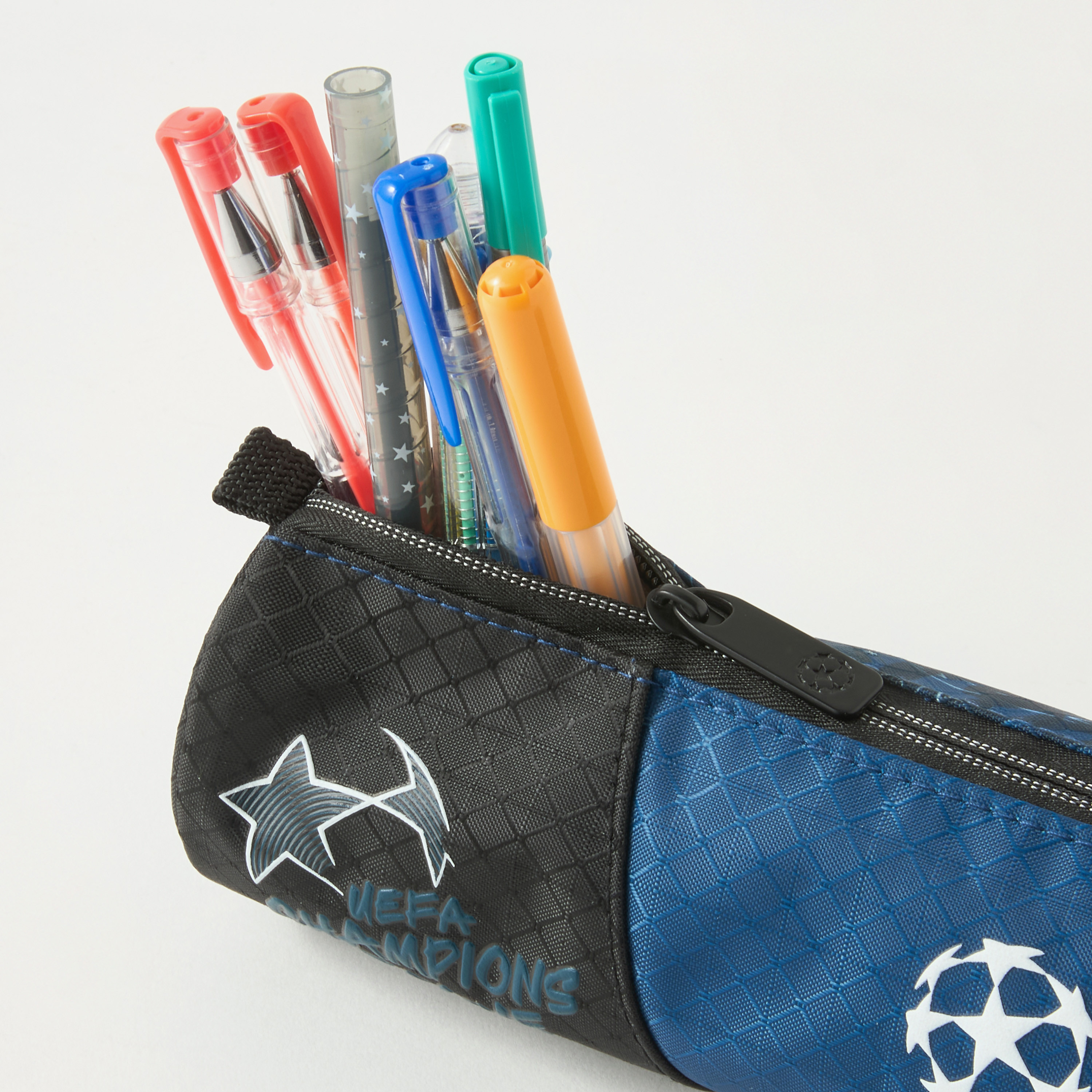 مقلمة بطبعات كرة القدم مع سحاب إغلاق من تشامبيونز ليج-school-stationery-pencilcases-image-4