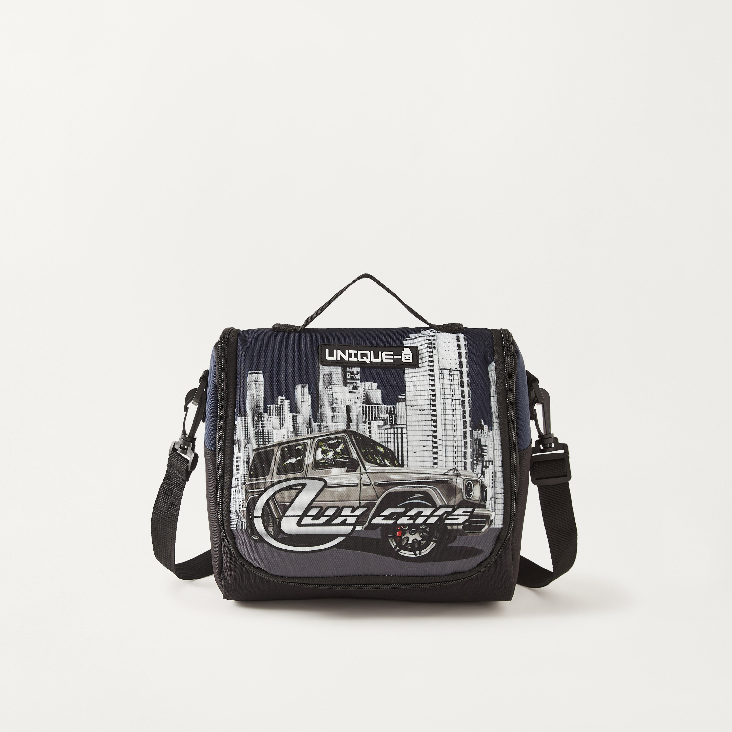 شنطة غداء بحمالات قابلة للتعديل وسحاب إغلاق بطبعات سيارة من يونيك - 1-school-lunchessentials-lunchbags-image-1