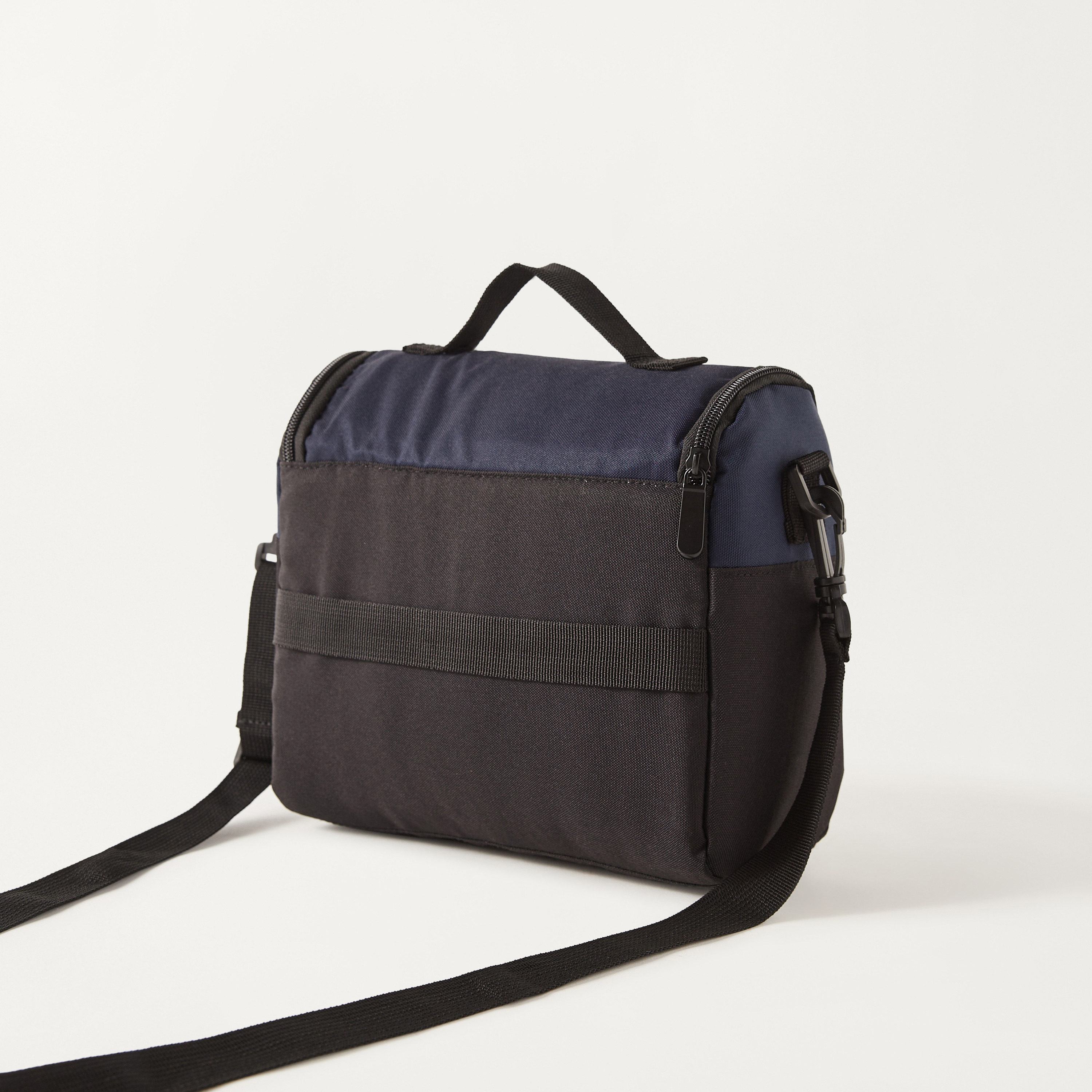 شنطة غداء بحمالات قابلة للتعديل وسحاب إغلاق بطبعات سيارة من يونيك - 1-school-lunchessentials-lunchbags-image-4