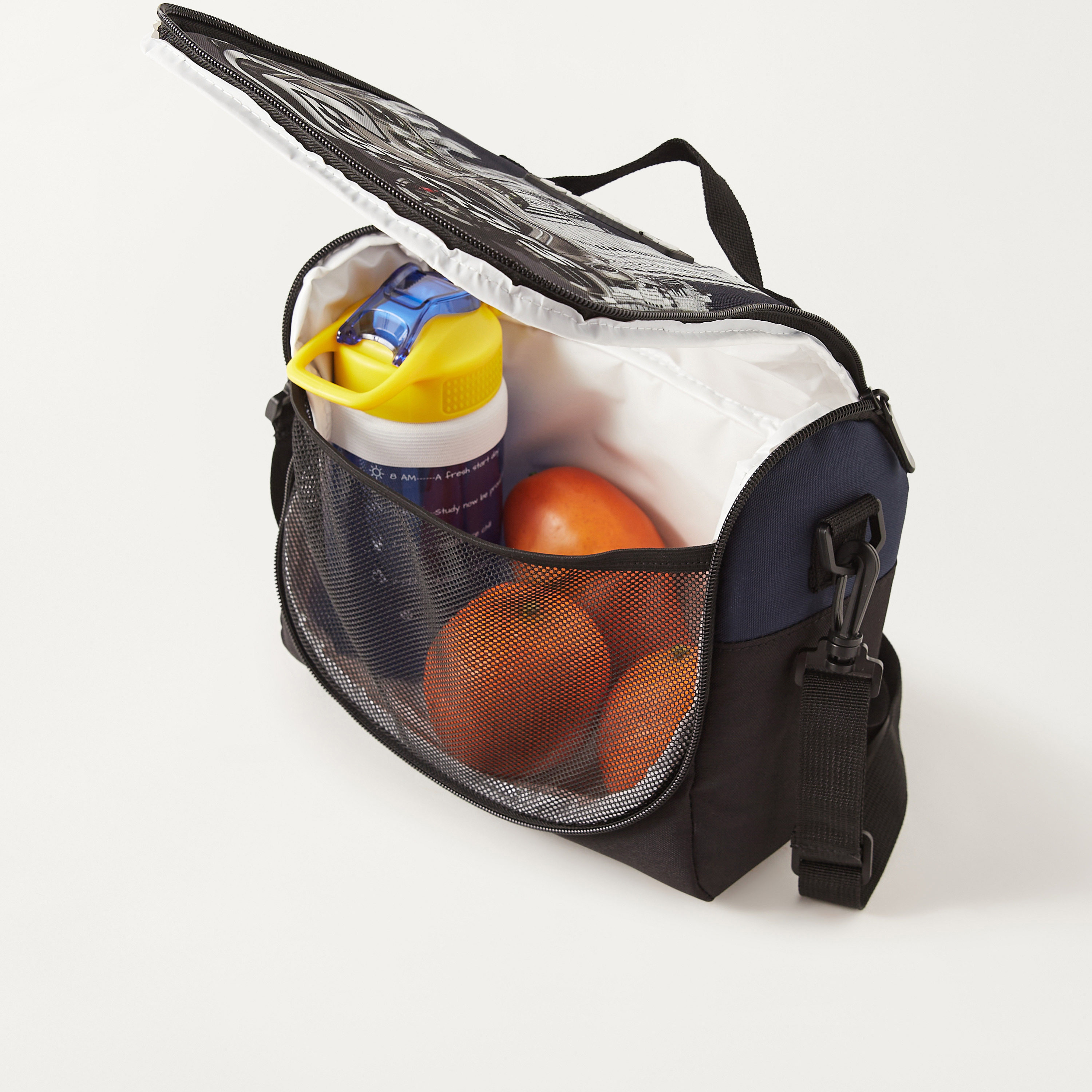 شنطة غداء بحمالات قابلة للتعديل وسحاب إغلاق بطبعات سيارة من يونيك - 1-school-lunchessentials-lunchbags-image-6