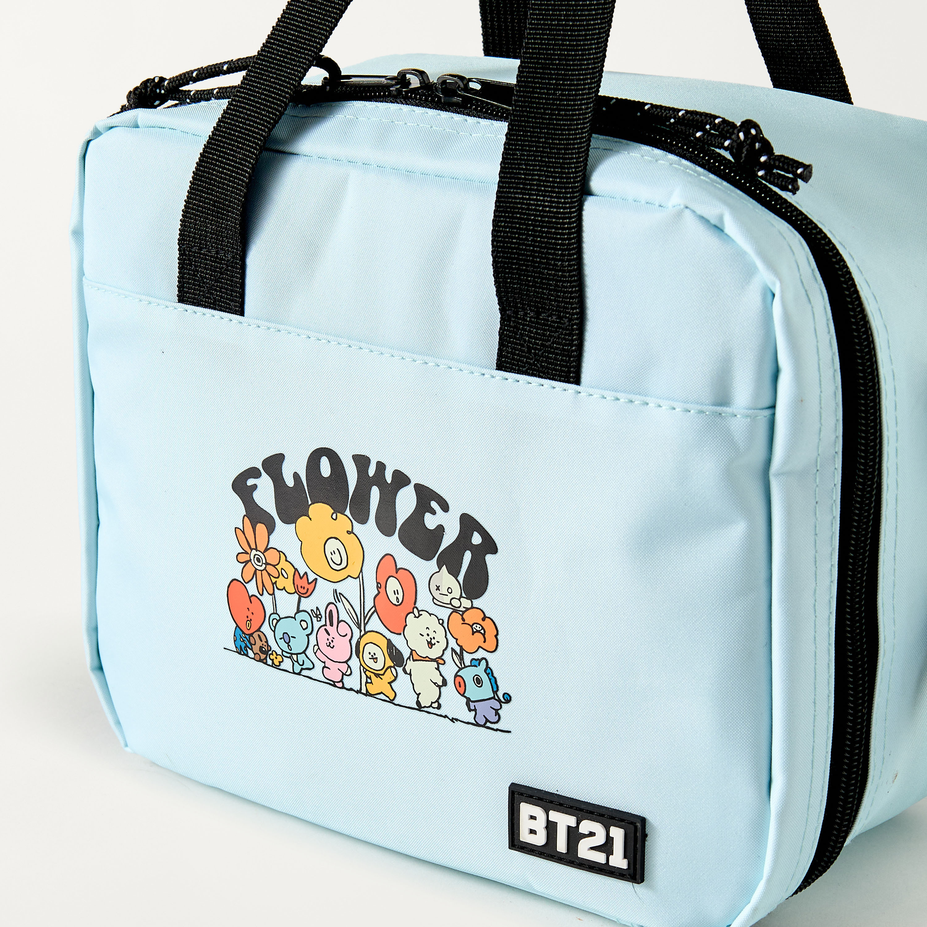 شنطة غداء بحزام قابل للفصل وسحاب إغلاق وطبعات من بي تي 21-school-lunchessentials-lunchbags-image-2