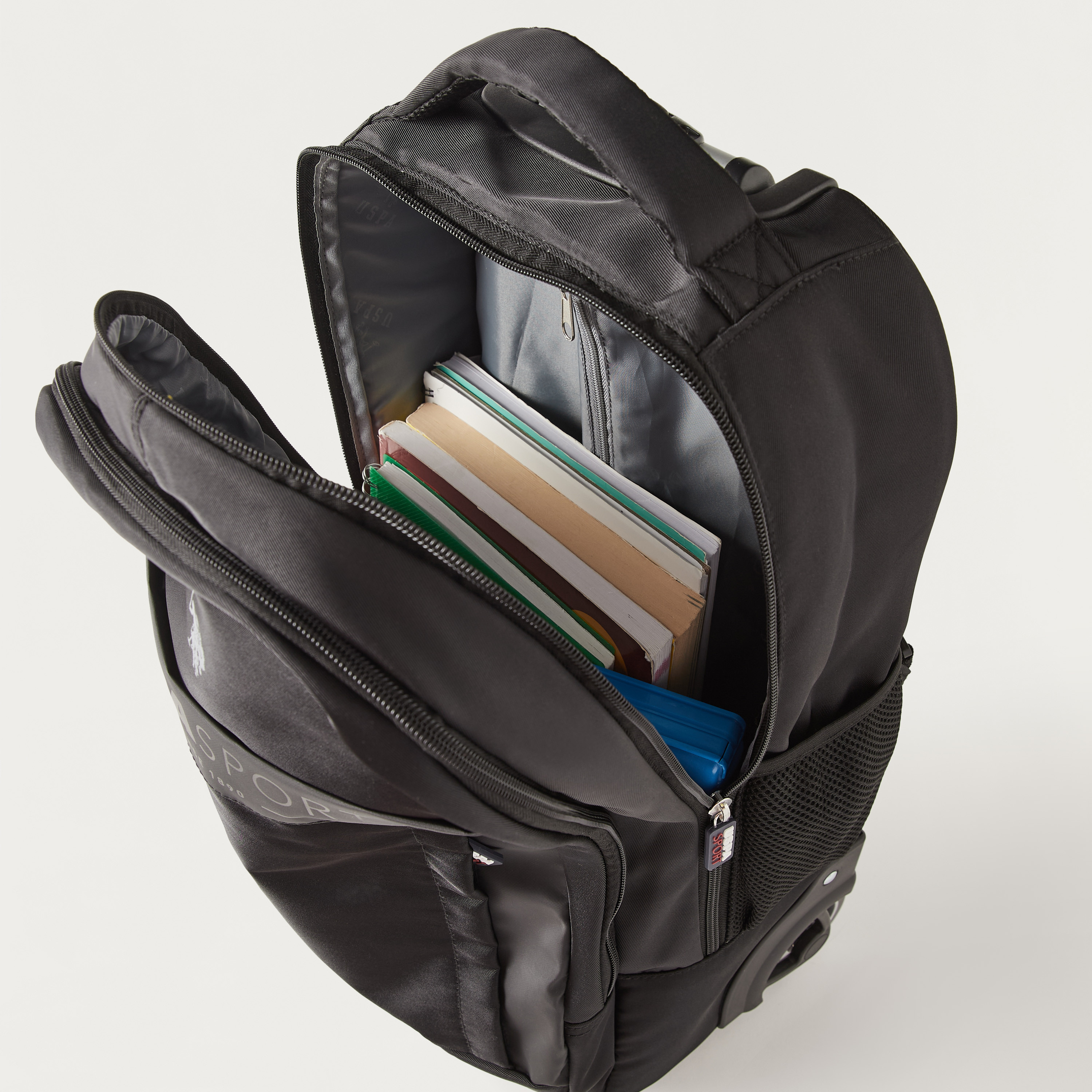 شنطة ترولي ليّنة بعجلات وطبعات شعار ومقبض قابل للسحب من يو إس بولو أسن.-cpkids-backtoschool-schoolbagsandbackpacks-trolleybags-image-10