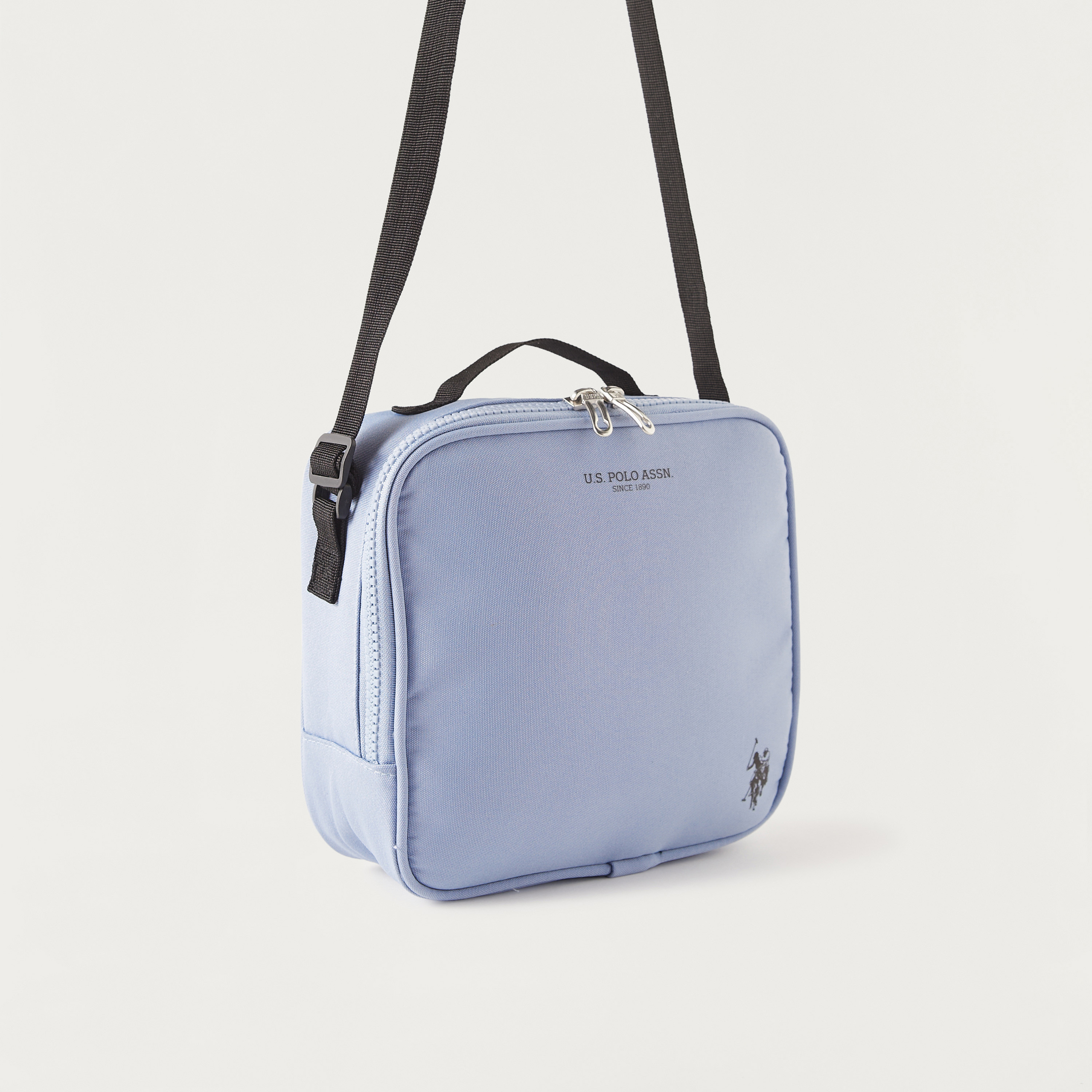 شنطة غداء بحزام قابل للتعديل وسحاب إغلاق وطبعات شعار من يو إس بولو أسن-school-lunchessentials-lunchbags-image-2