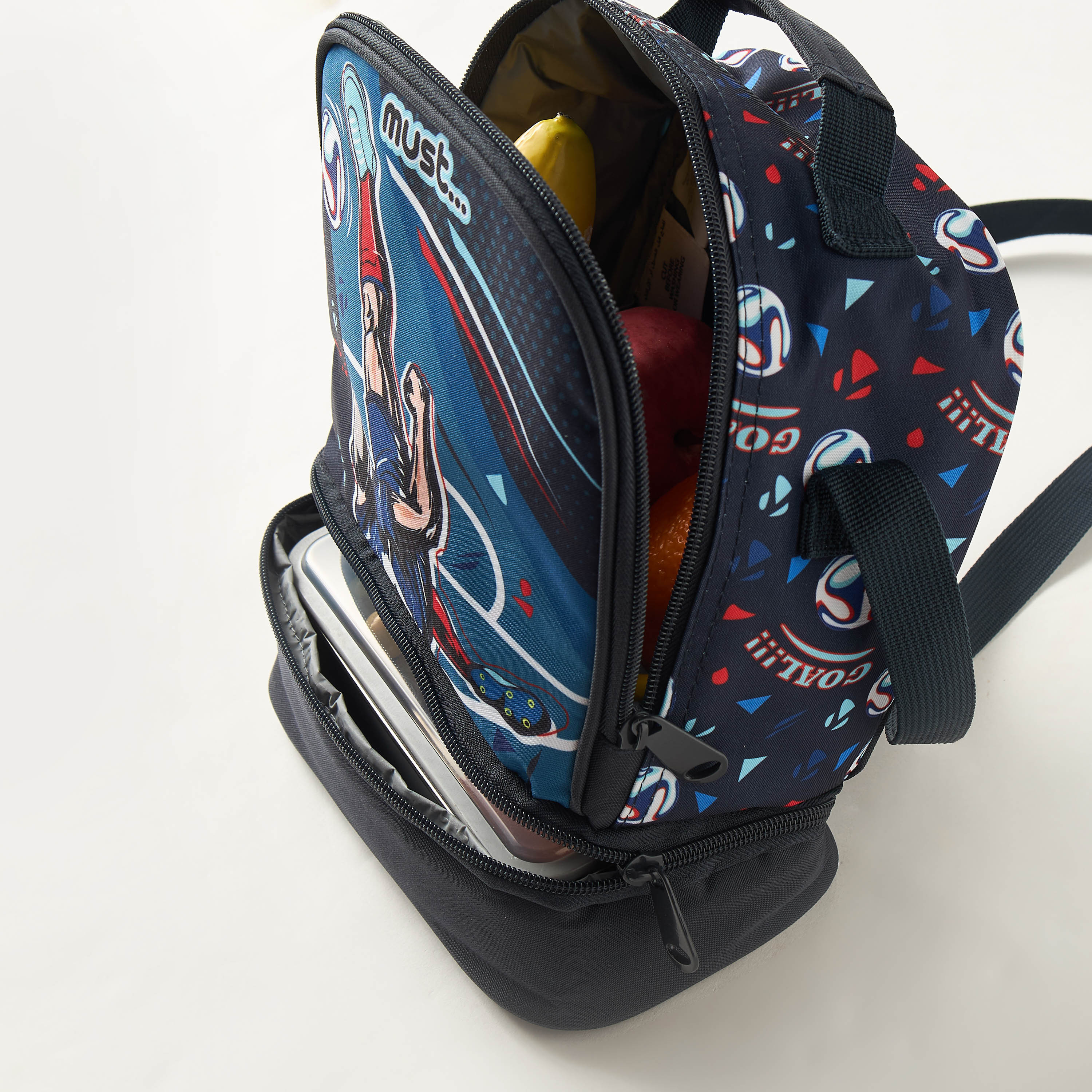 شنطة غداء قسمين بحزام قابل للتعديل وطبعات كرة قدم من ماست-school-lunchessentials-lunchbags-image-5