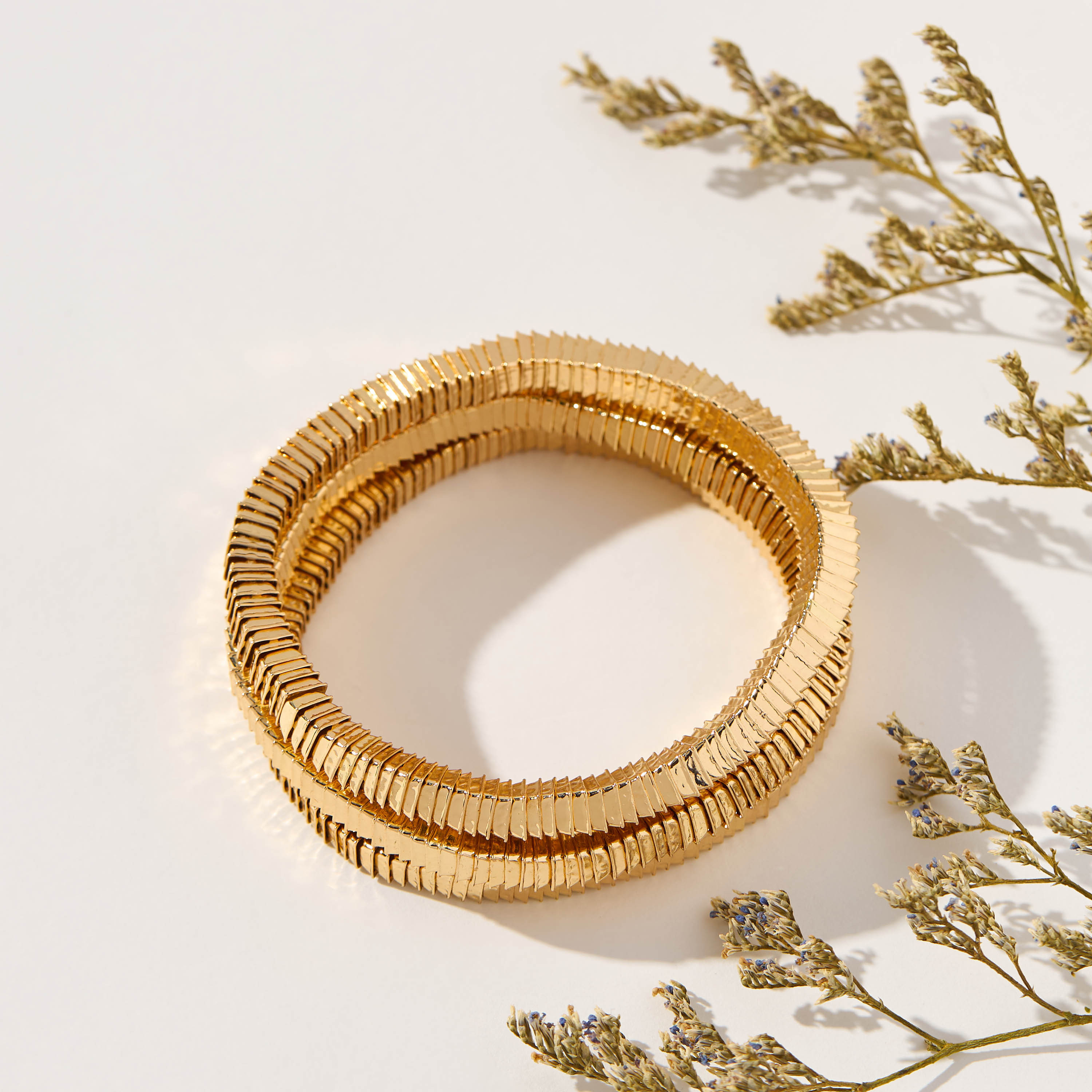 أساور ميتاليك بارزة الملمس - طقم من 3 قطع-women-watchesandjewellery-jewellery-banglesandbracelets-image-1