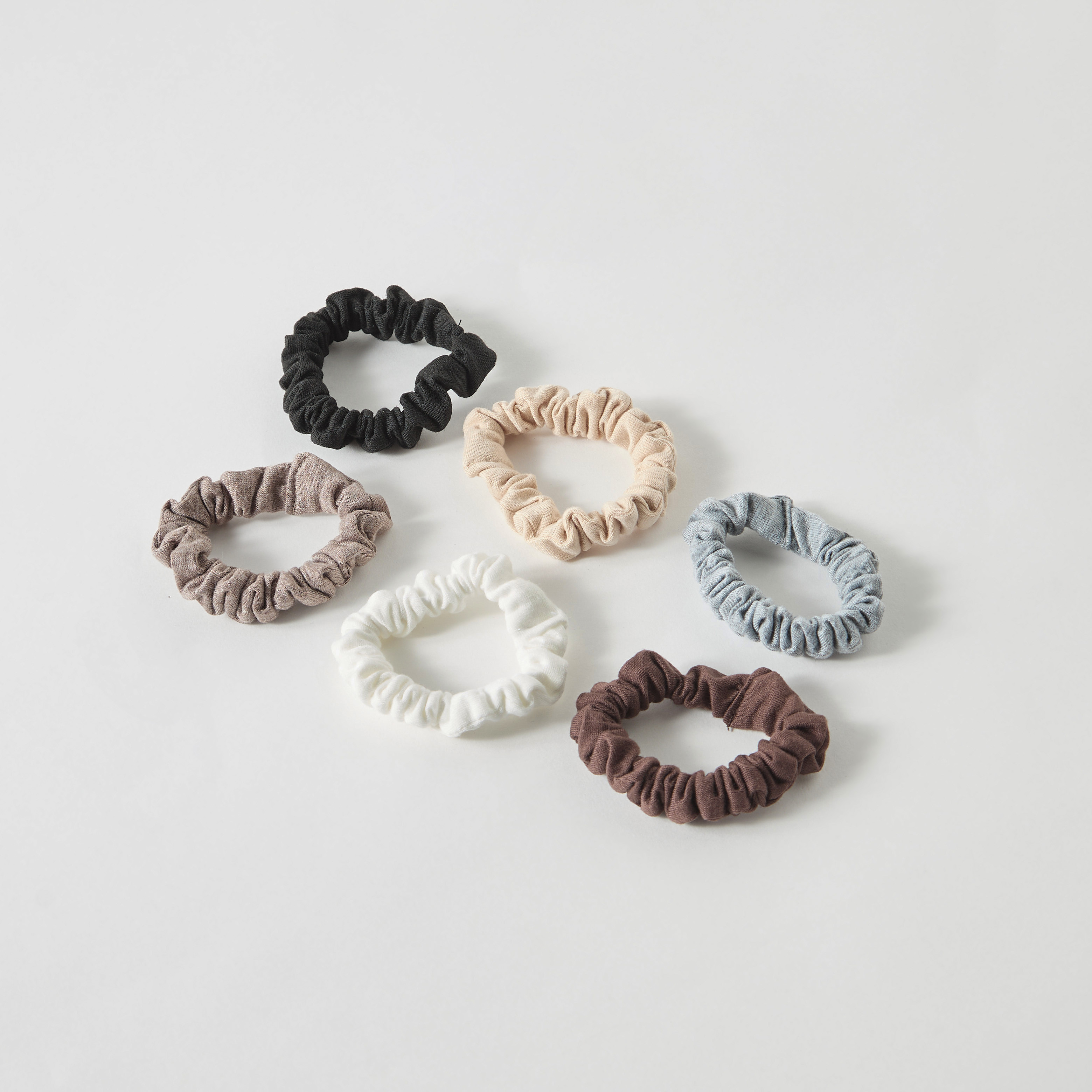 ربطات شعر سكرانشي سادة - طقم 6 قطع-women-hairaccessories-scrunchies-image-2