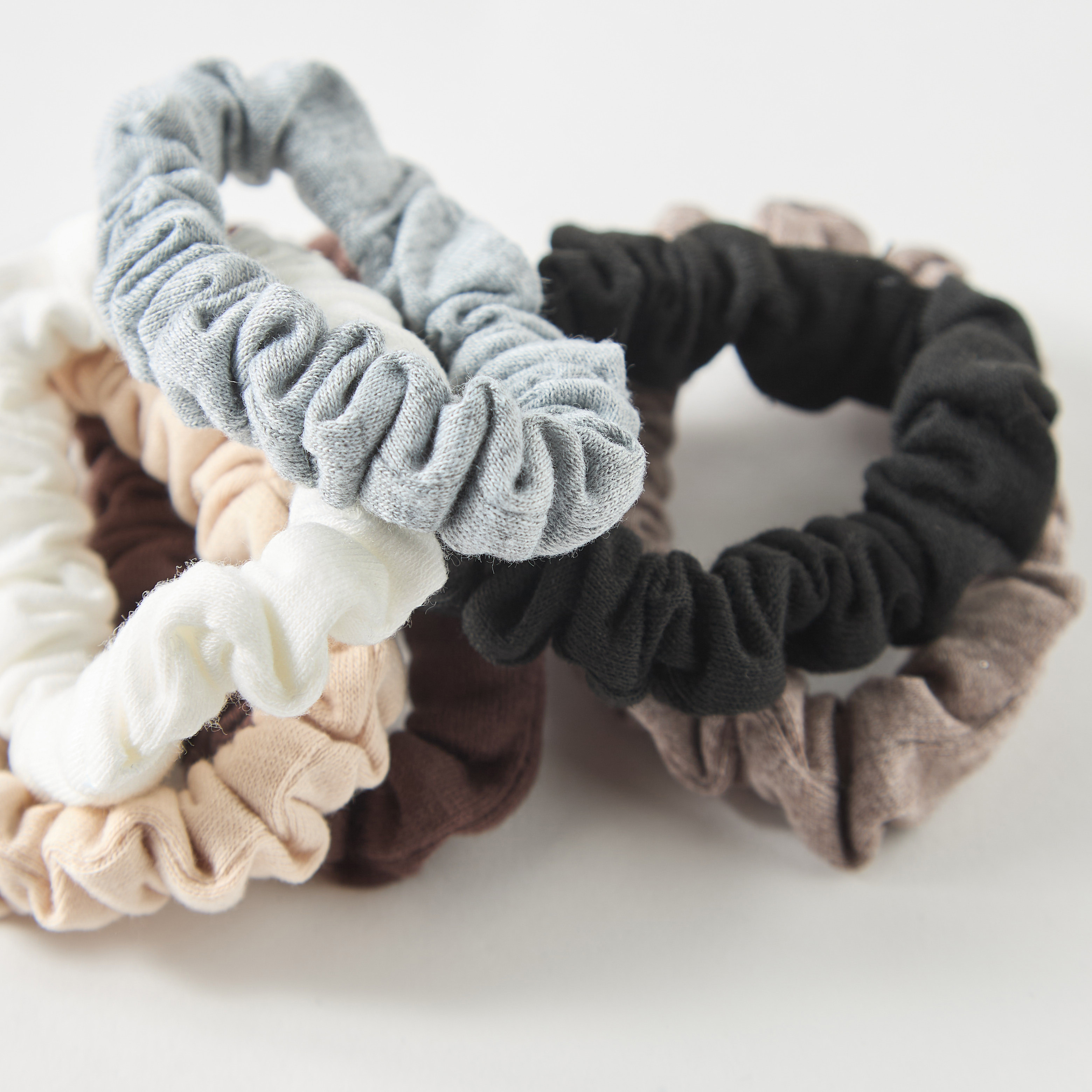 ربطات شعر سكرانشي سادة - طقم 6 قطع-women-hairaccessories-scrunchies-image-4