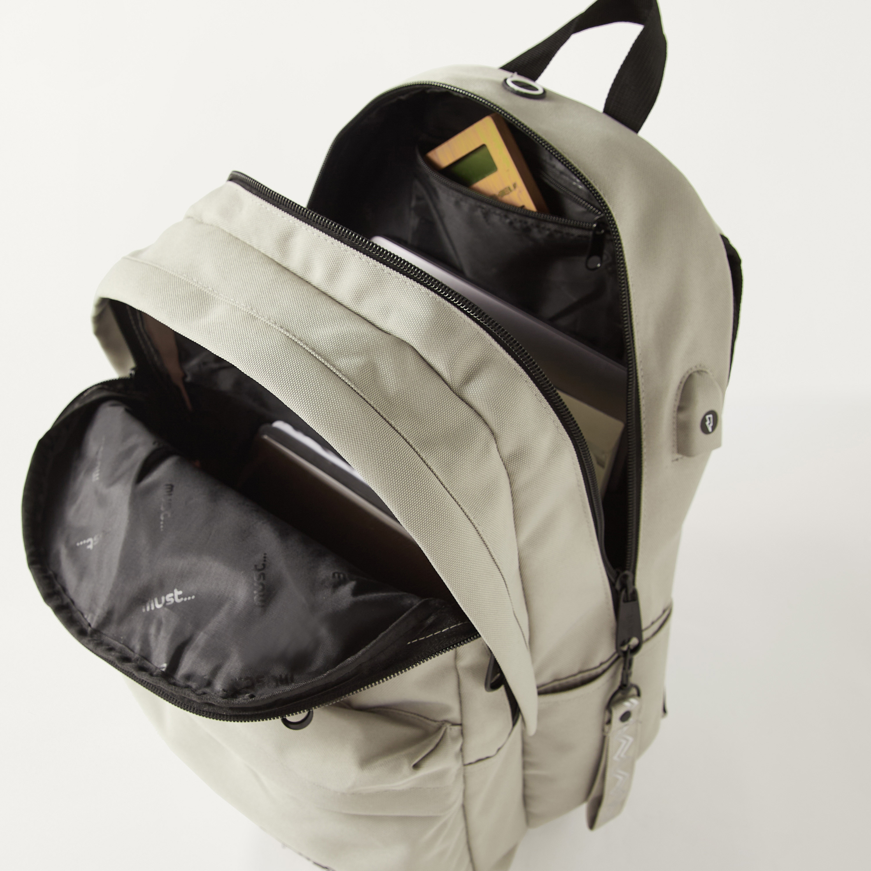 شنطة ظهر مقاس 16 بوصة مع منفذ يو أس بي وسحاب إغلاق من ماست - 32x19x42 سم-school-bagsandbackpacks-backpacks-image-9