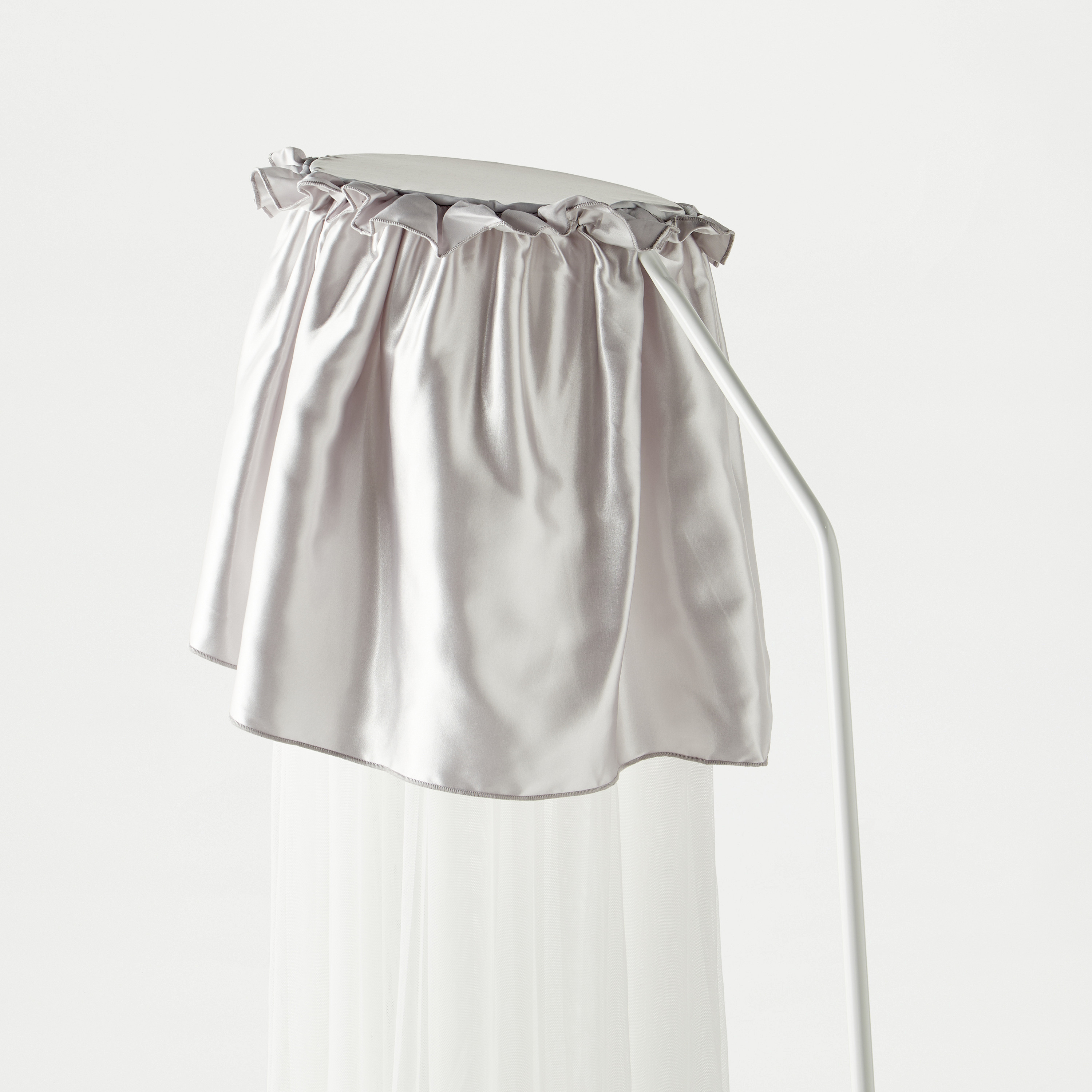 شبكة مظلة بحواف حريرية من جونيورز-baby-nursery-furniture-cribsandbeds-cribaccessories-image-4