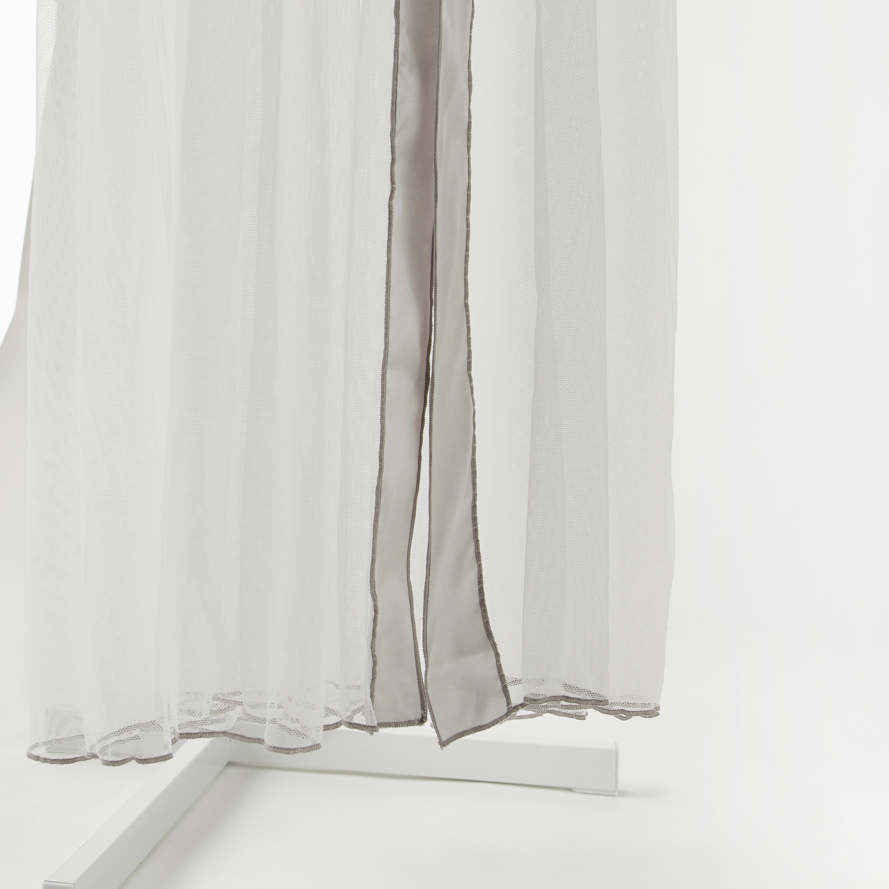 شبكة مظلة بحواف حريرية من جونيورز-baby-nursery-furniture-cribsandbeds-cribaccessories-image-3