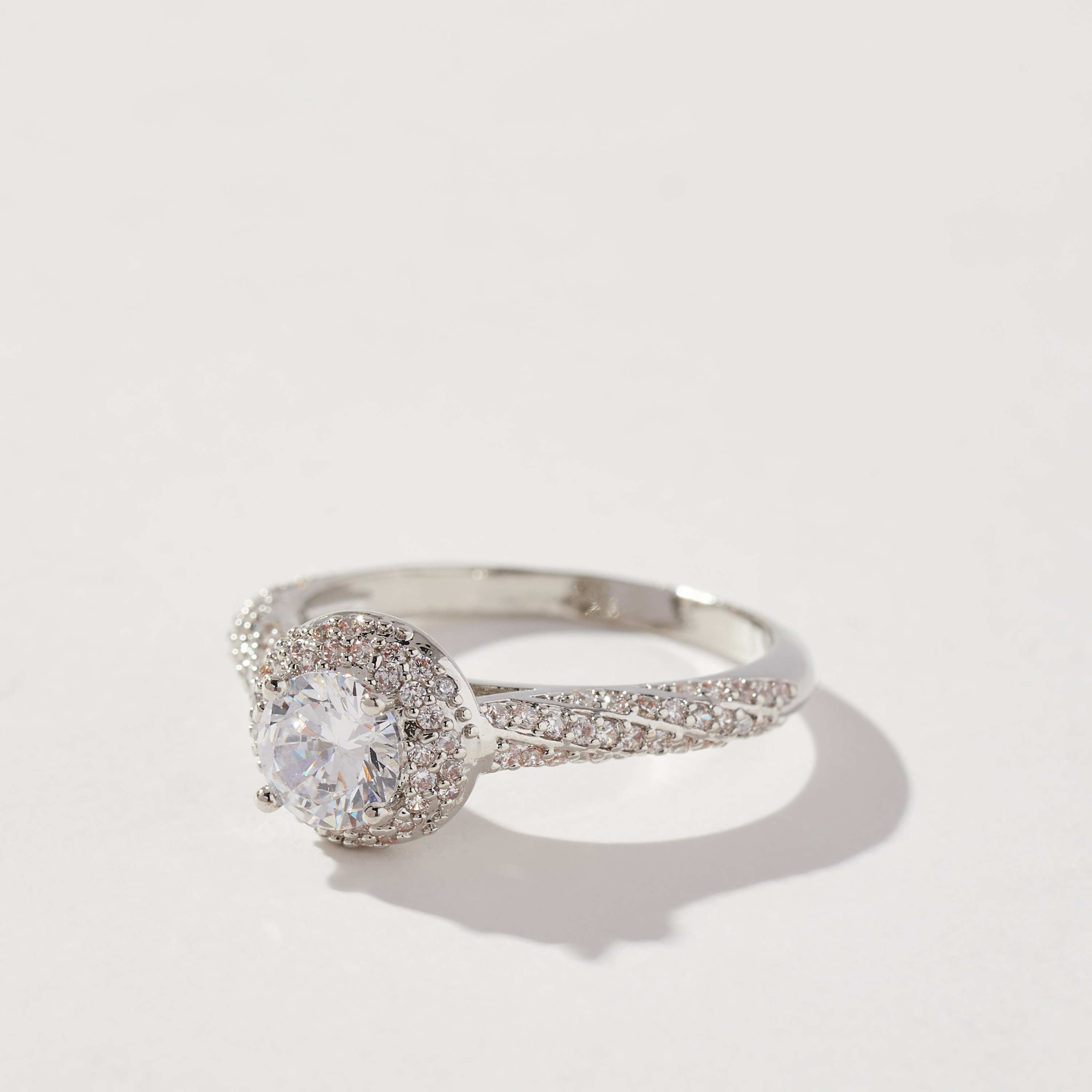 خاتم مزيّن بزهرة ومكعب زركونيا - صغير - متوسط-women-watchesandjewellery-jewellery-rings-image-3