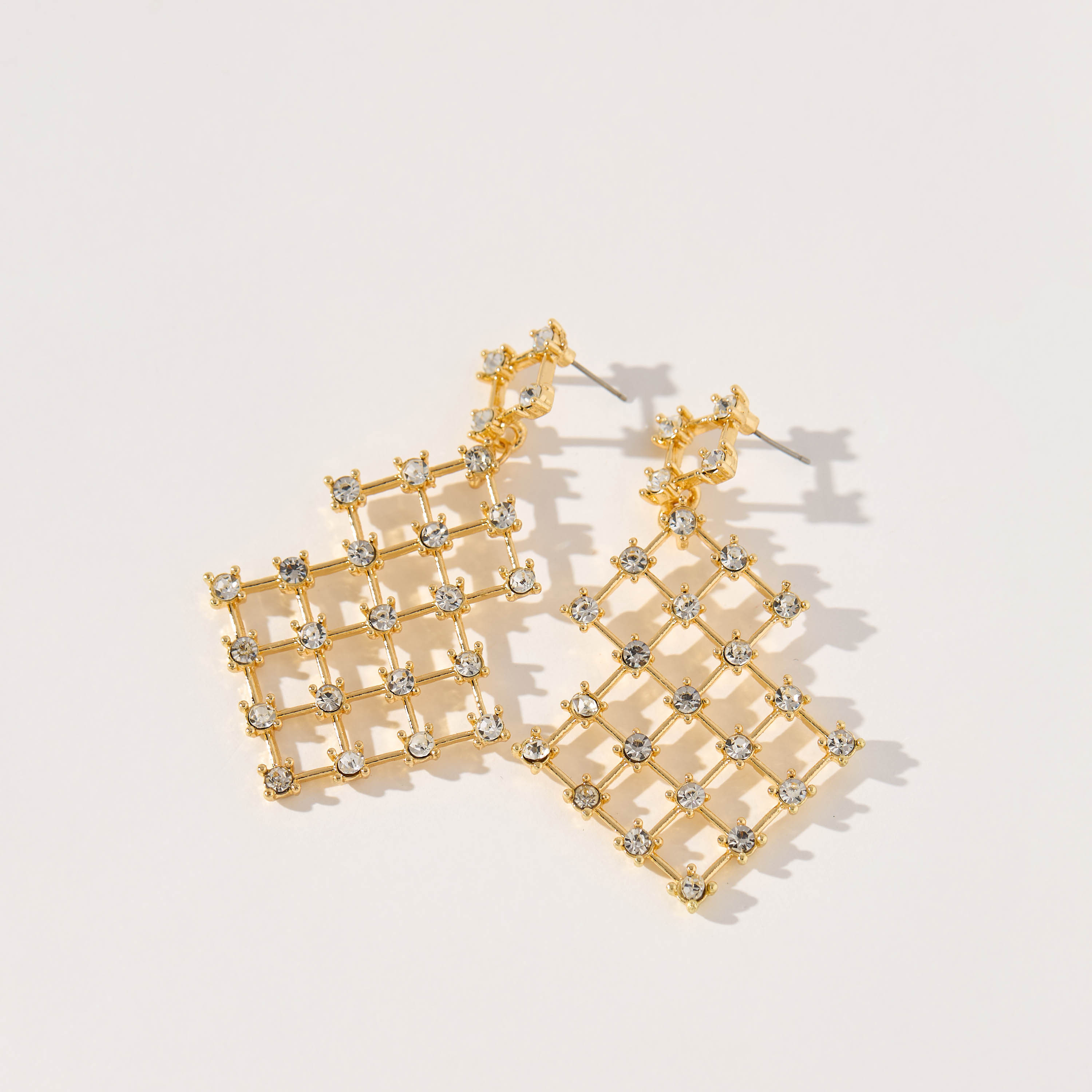 أقراط متدليّة مزيّنة بمكبس إغلاق خلفي-women-watchesandjewellery-jewellery-earrings-image-2