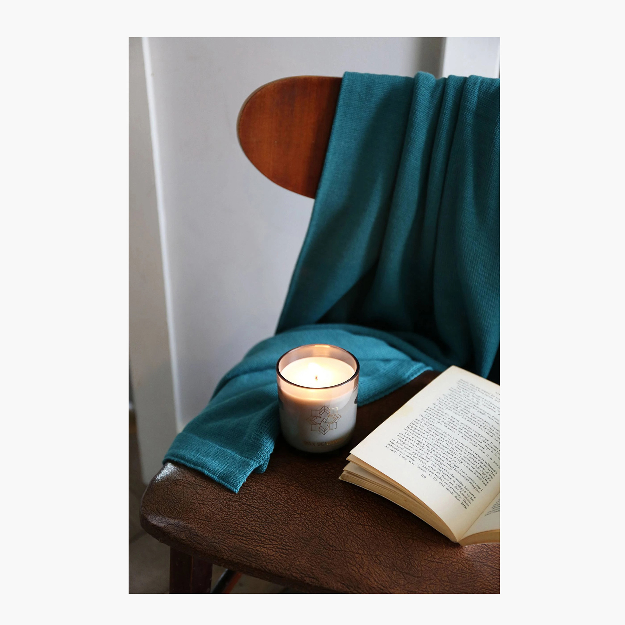 شمعة برائحة أكوا فيفا مع غطاء من ماكس بنجامين - 210 جرام-household-homefragrance-candles-image-1