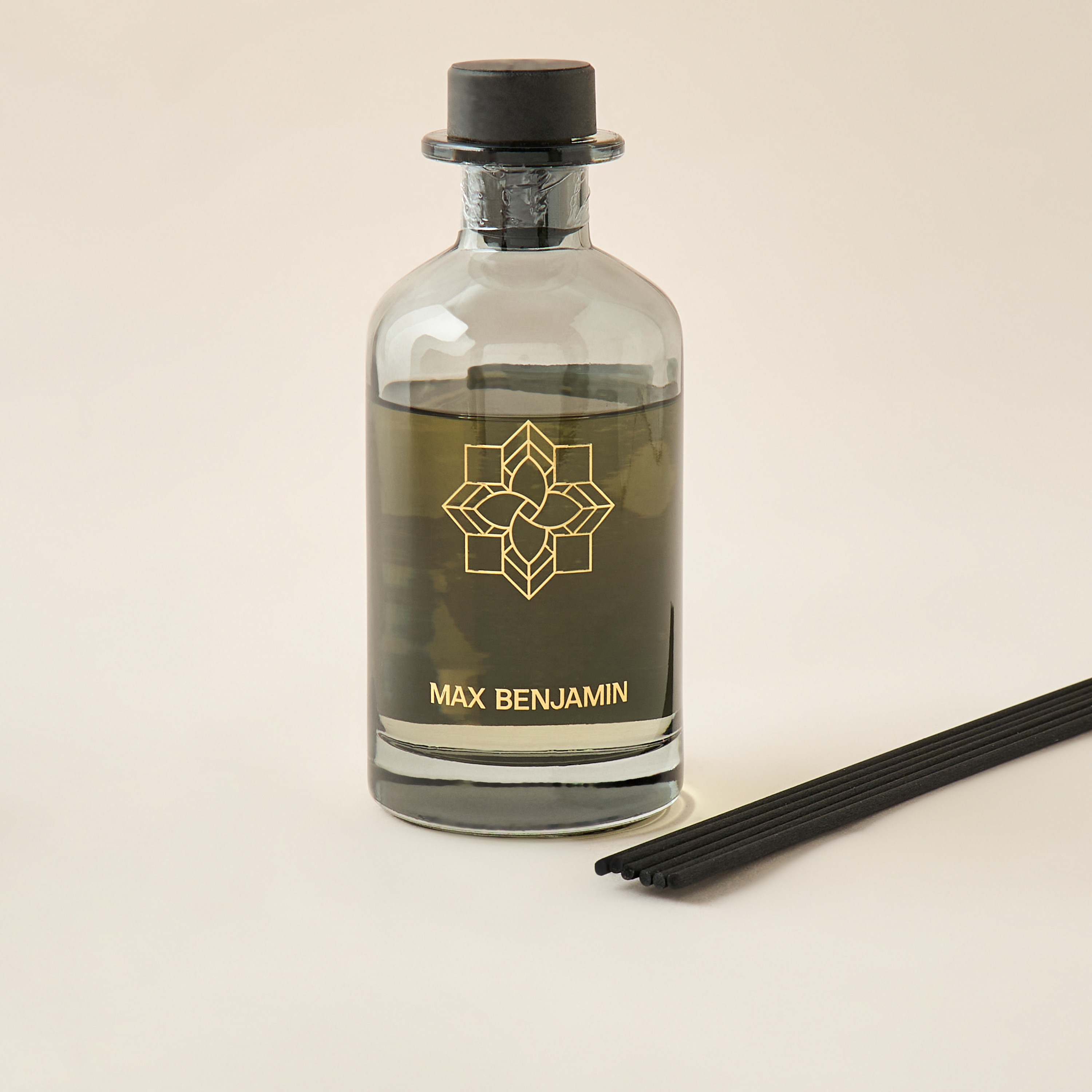 MAX BENJAMIN White Pomegranate Reed Diffuser - 150 ml-household-homefragrance-reeddiffusers-image-3
