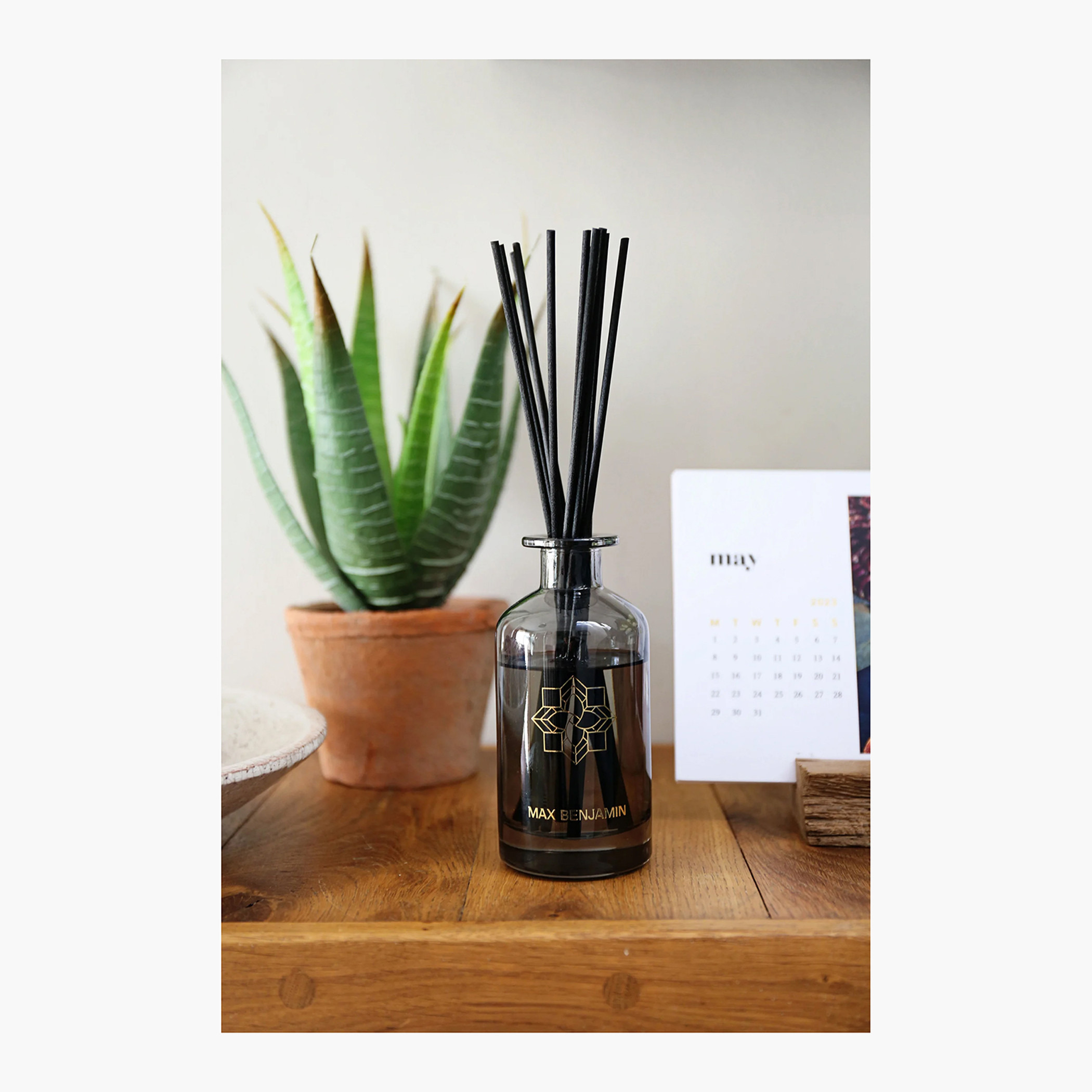موزع عطور برائحة الفلفل الوردي بأعواد خشبية من ماكس بنجامين - 150 جرام-household-homefragrance-reeddiffusers-image-1