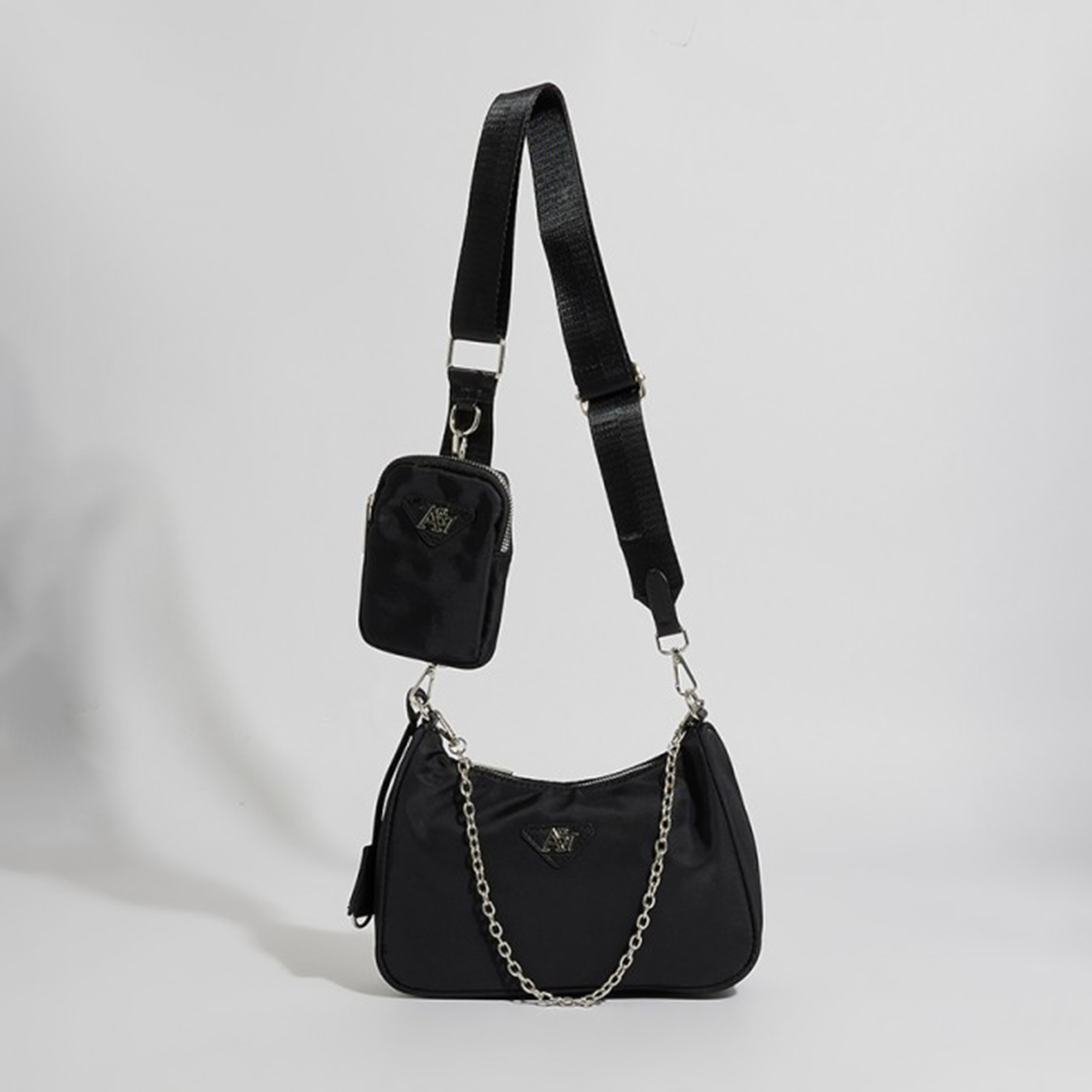 أيروبوستال شنطة كتف لون أسود بحزام قابل للتعديل وشعار معدني-women-bagsandwallets-handbags-image-1