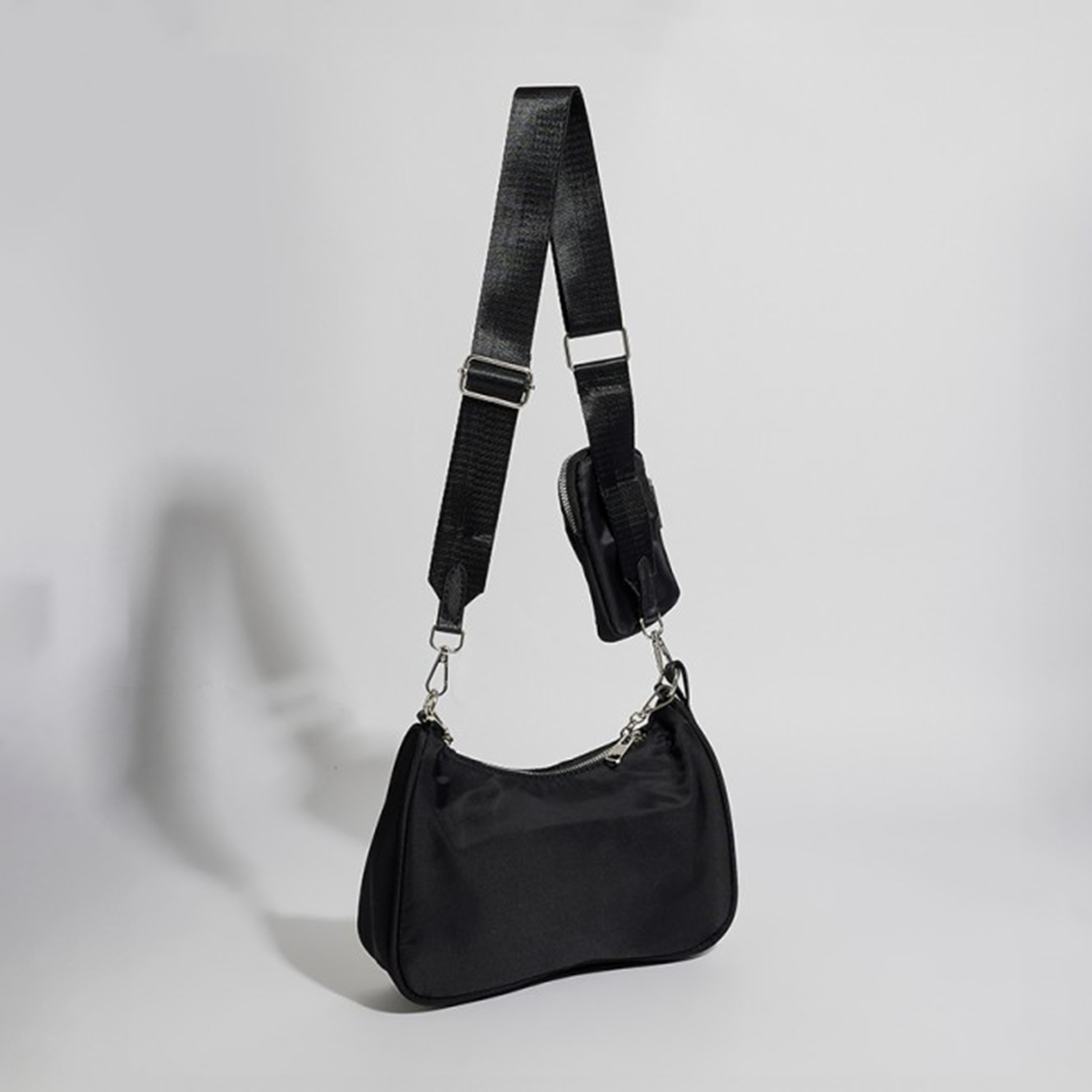 أيروبوستال شنطة كتف لون أسود بحزام قابل للتعديل وشعار معدني-women-bagsandwallets-handbags-image-2