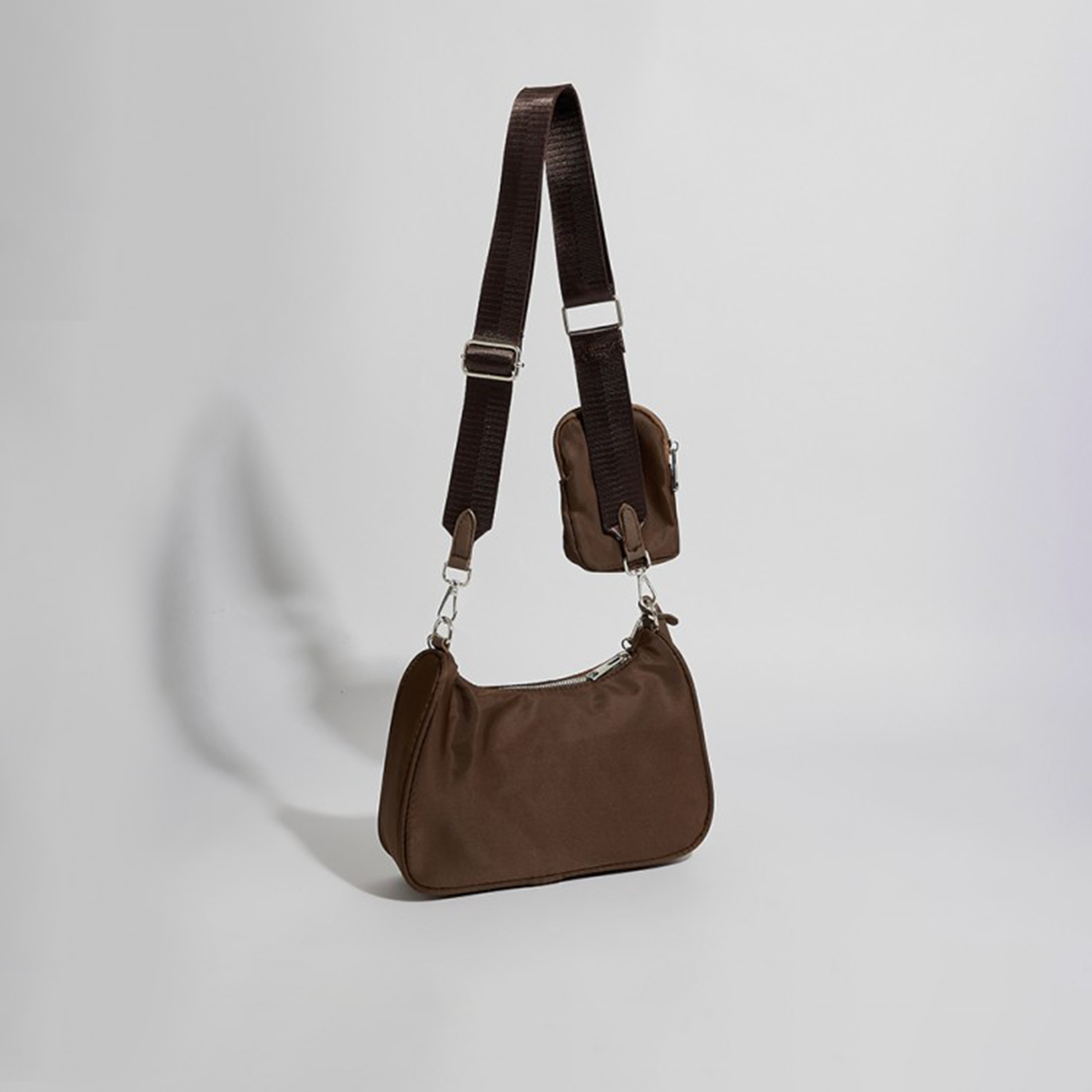 أيروبوستال شنطة كتف لون أسود بحزام قابل للتعديل وشعار معدني-women-bagsandwallets-handbags-image-6