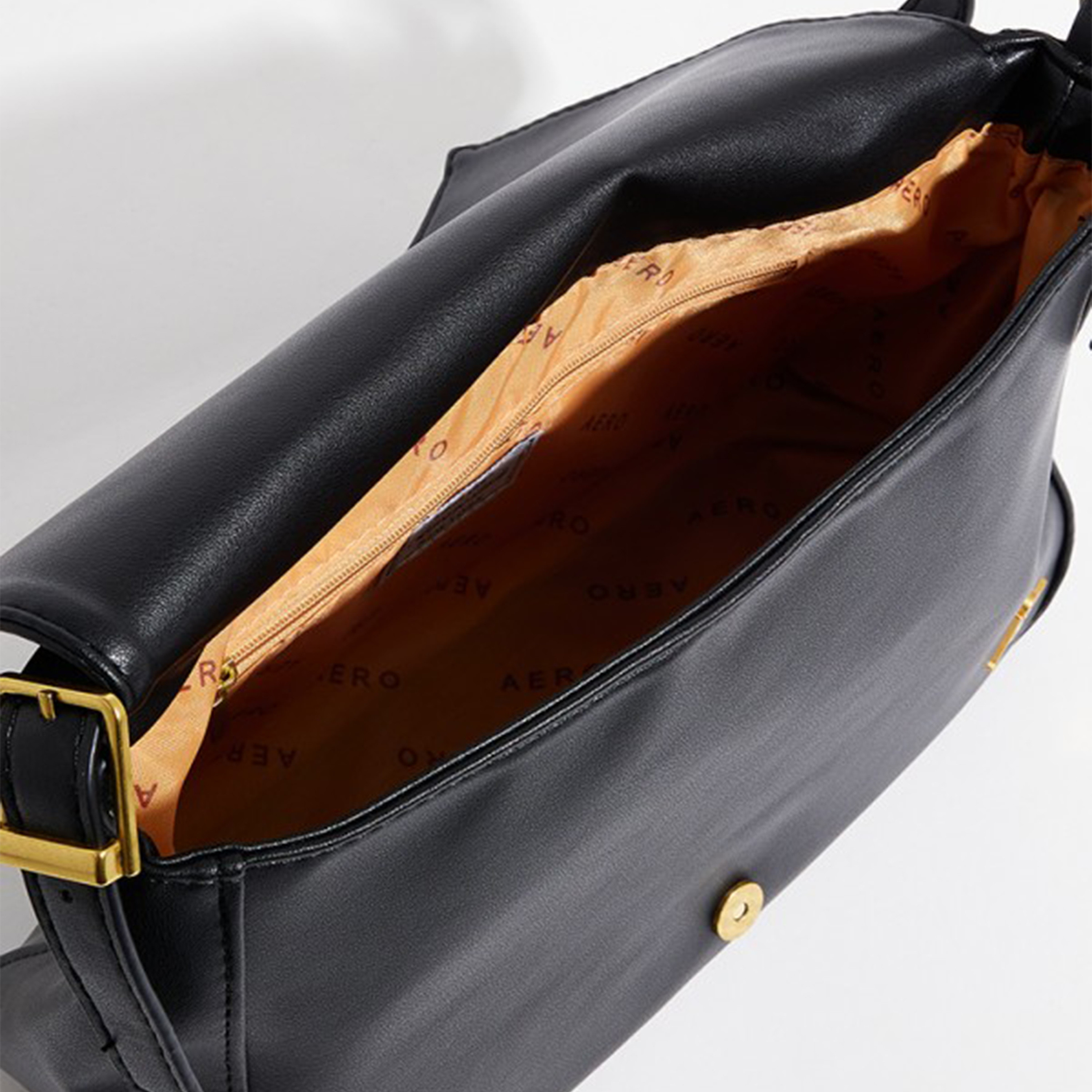 أيروبوستال شنطة كتف لون أسود  وشعار معدني ومشبك للإغلاق-women-bagsandwallets-handbags-image-4