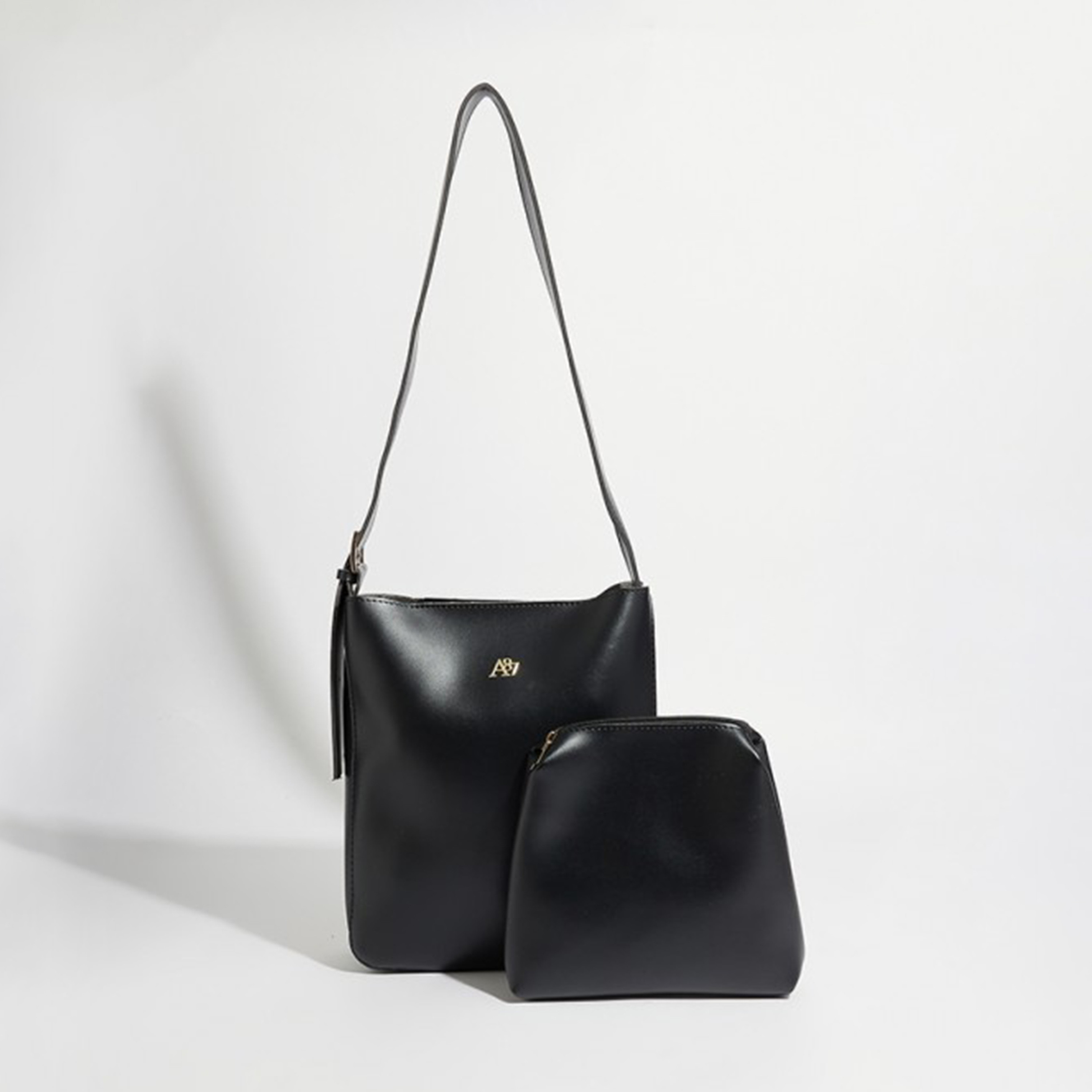أيروبوستال شنطة كتف لون اسود بحزام بمشبك وشعار معدني-women-bagsandwallets-handbags-image-1