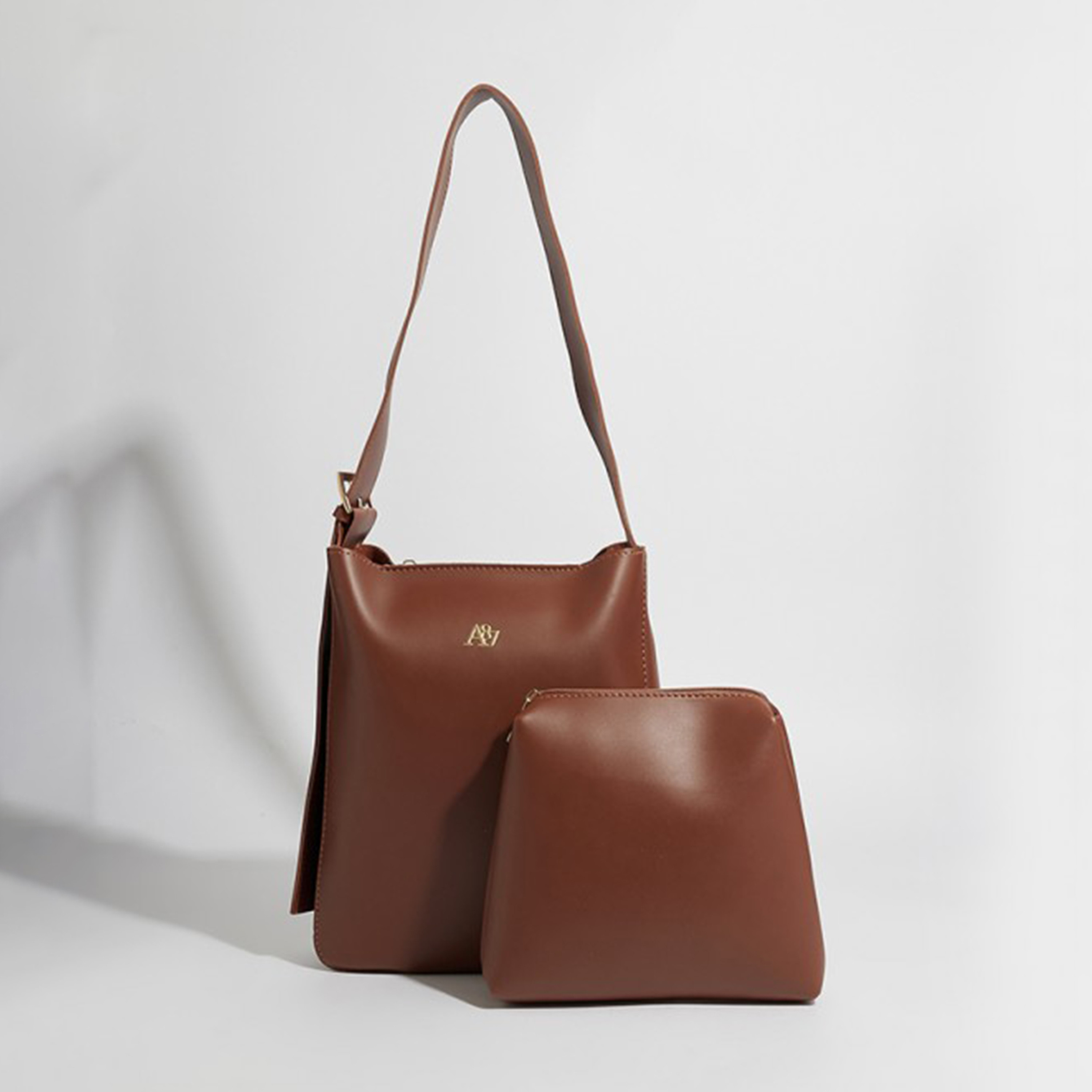 أيروبوستال شنطة كتف لون اسود بحزام بمشبك وشعار معدني-women-bagsandwallets-handbags-image-5