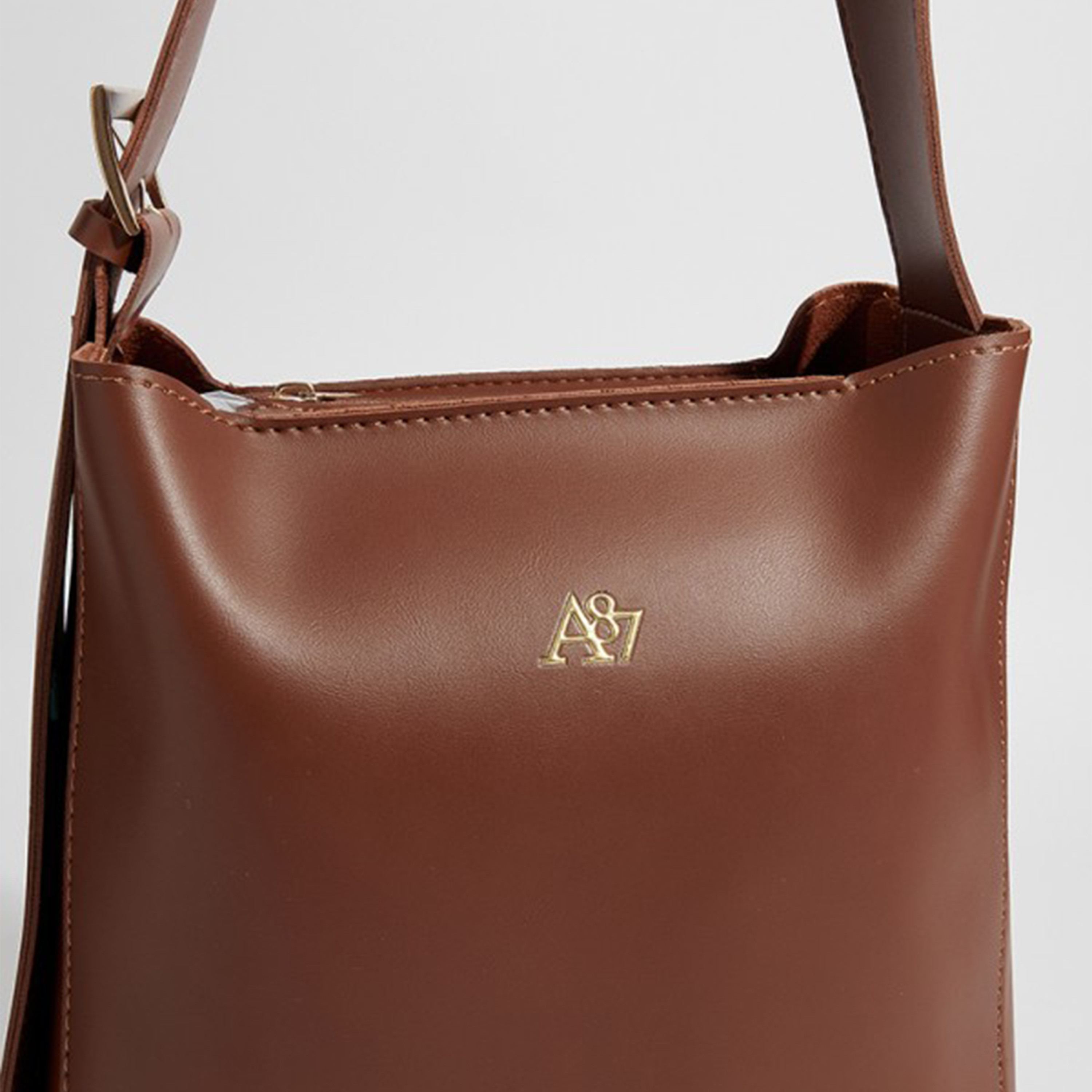 أيروبوستال شنطة كتف لون اسود بحزام بمشبك وشعار معدني-women-bagsandwallets-handbags-image-8