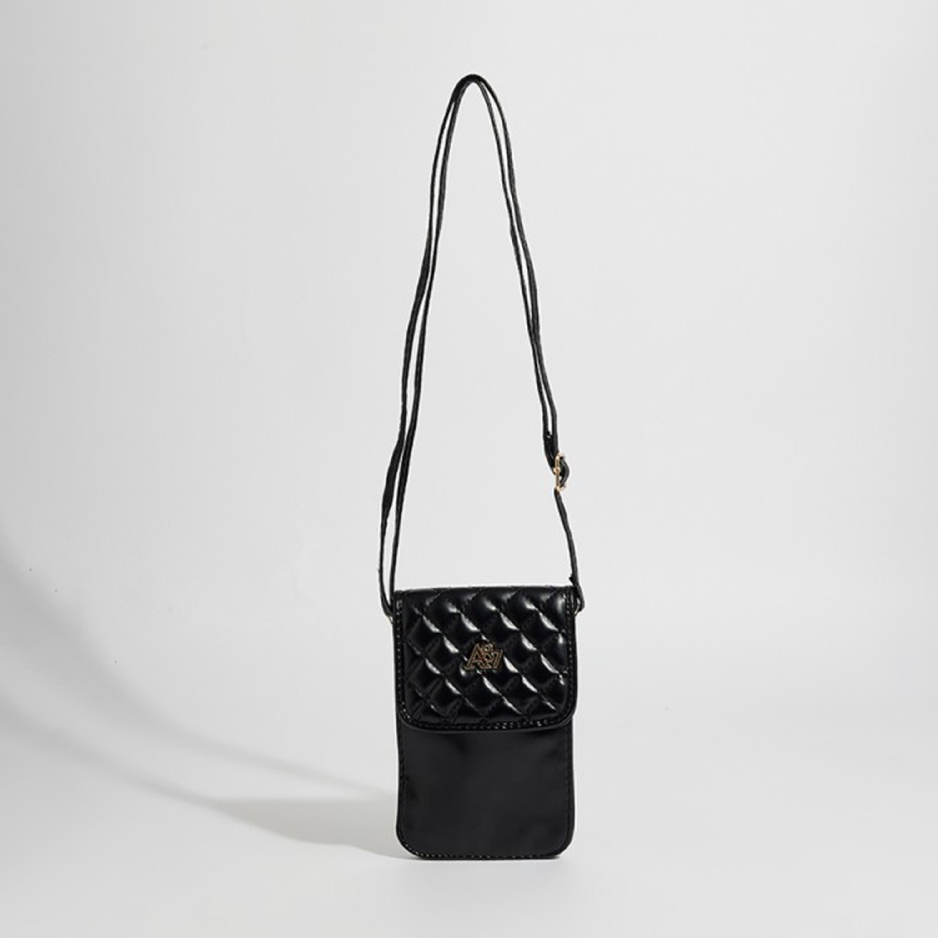 أيروبوستال شنطة كروس مبطنة لون أسود بحزام قابل للتعديل وشعار معدني-women-bagsandwallets-handbags-image-1
