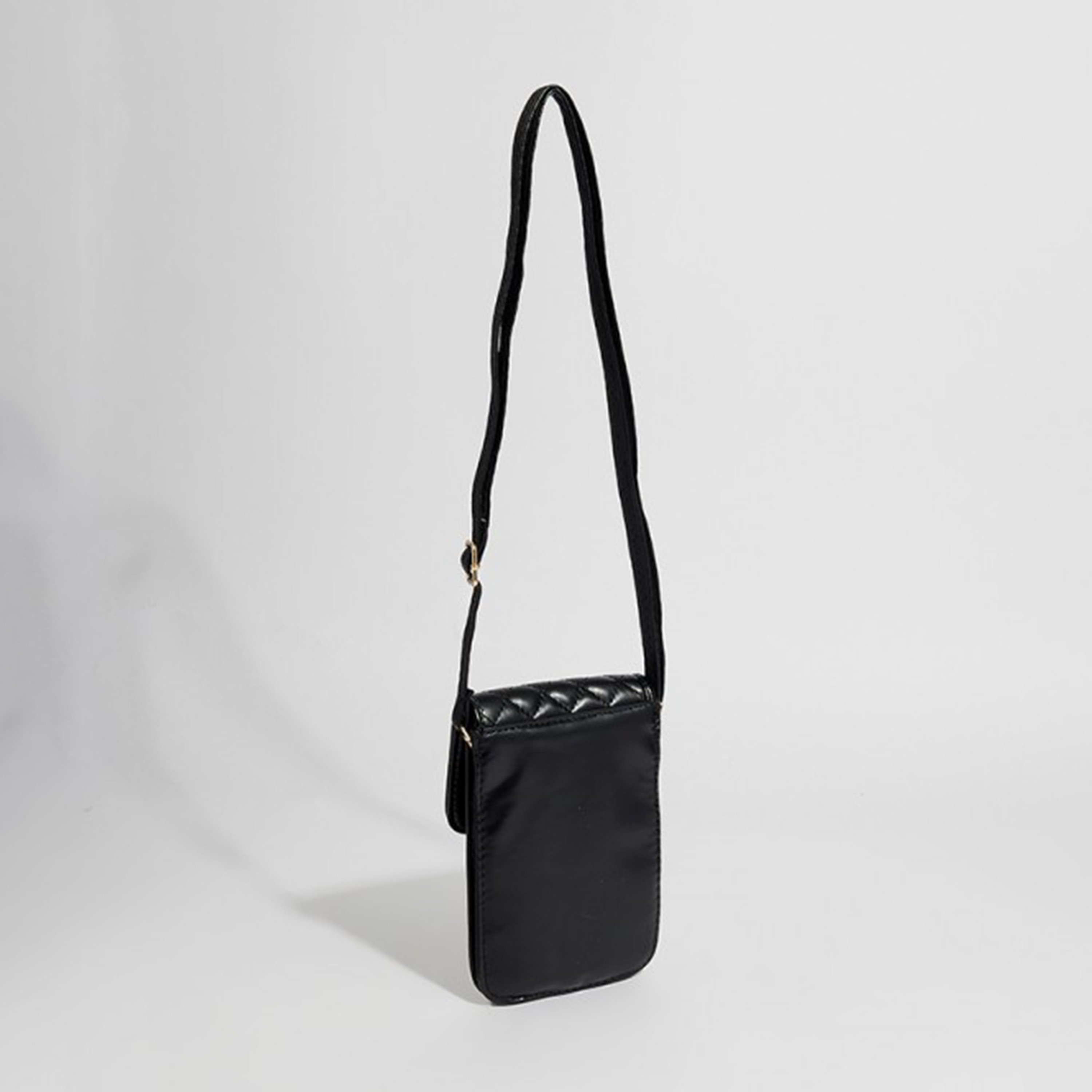 أيروبوستال شنطة كروس مبطنة لون أسود بحزام قابل للتعديل وشعار معدني-women-bagsandwallets-handbags-image-2
