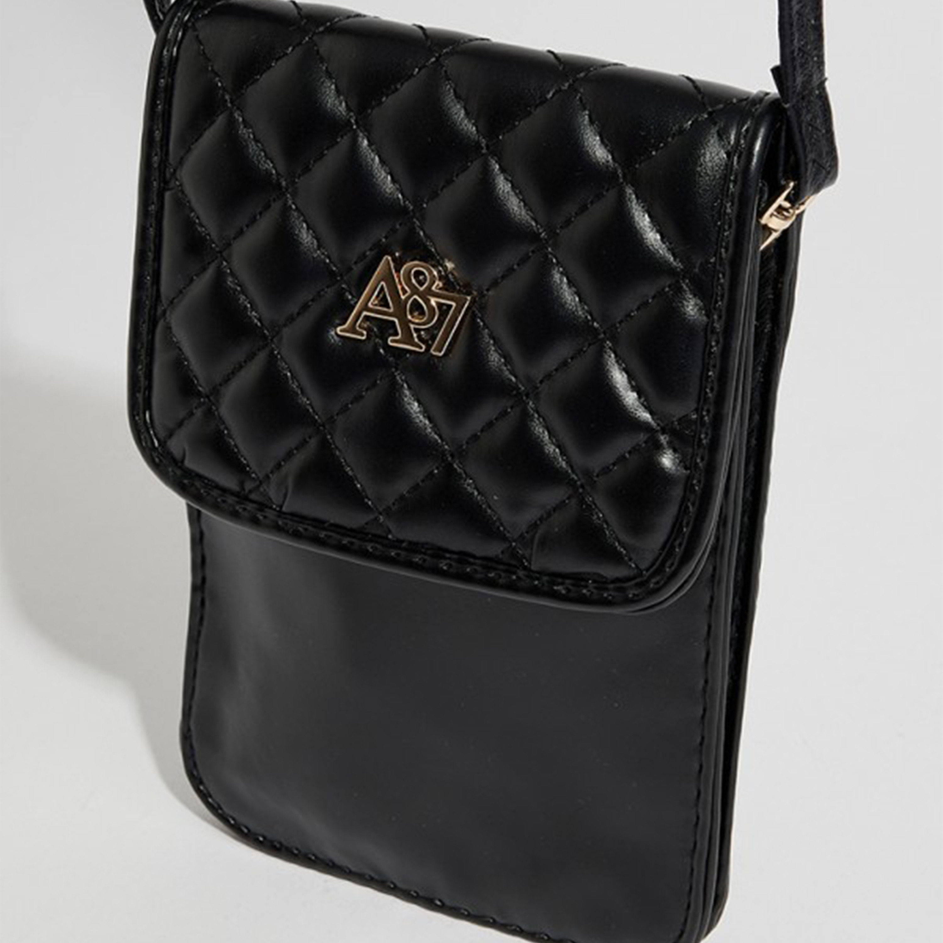أيروبوستال شنطة كروس مبطنة لون أسود بحزام قابل للتعديل وشعار معدني-women-bagsandwallets-handbags-image-3