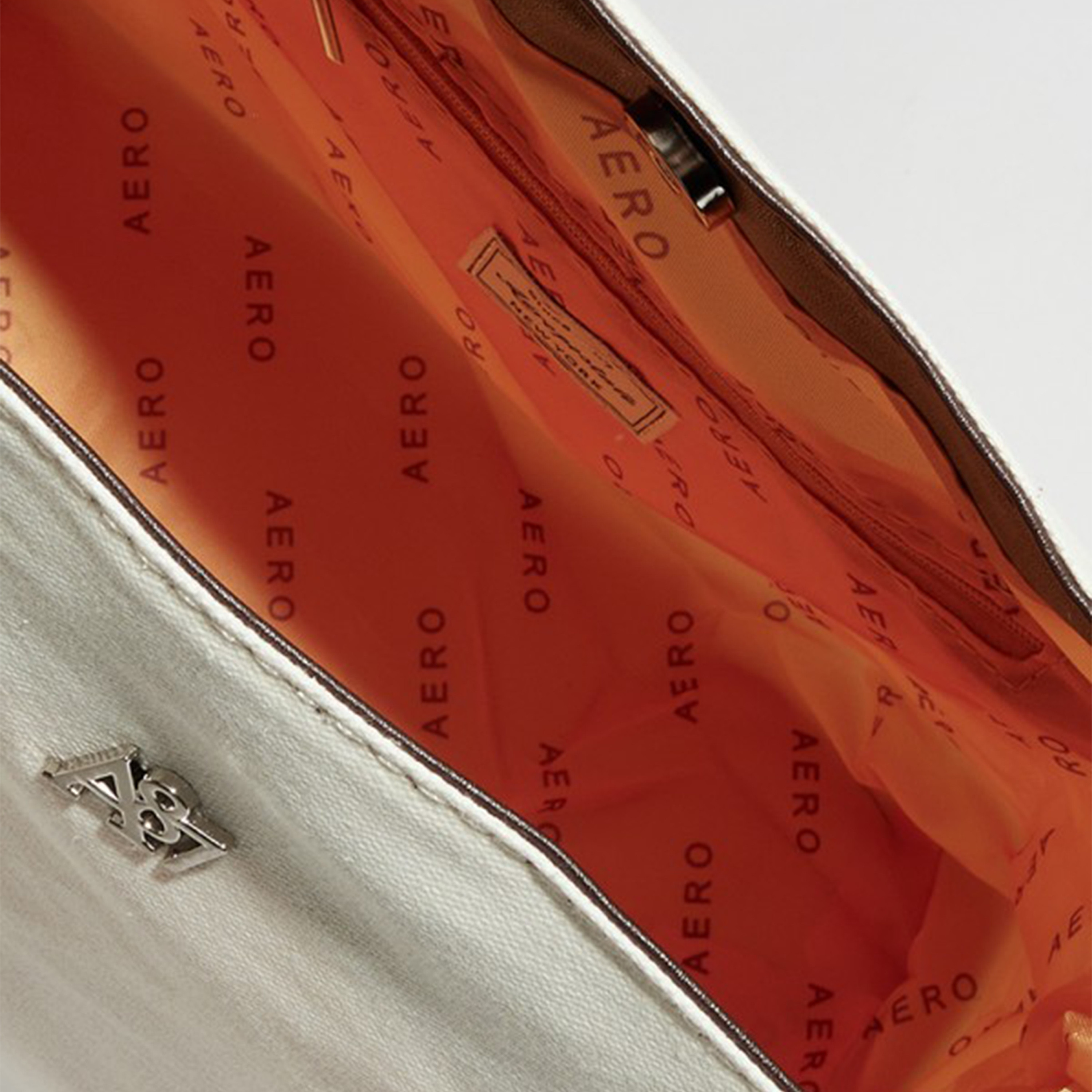 أيروبوستال شنطة كتف لون اسود بحزام وشعار معدني-women-bagsandwallets-handbags-image-8