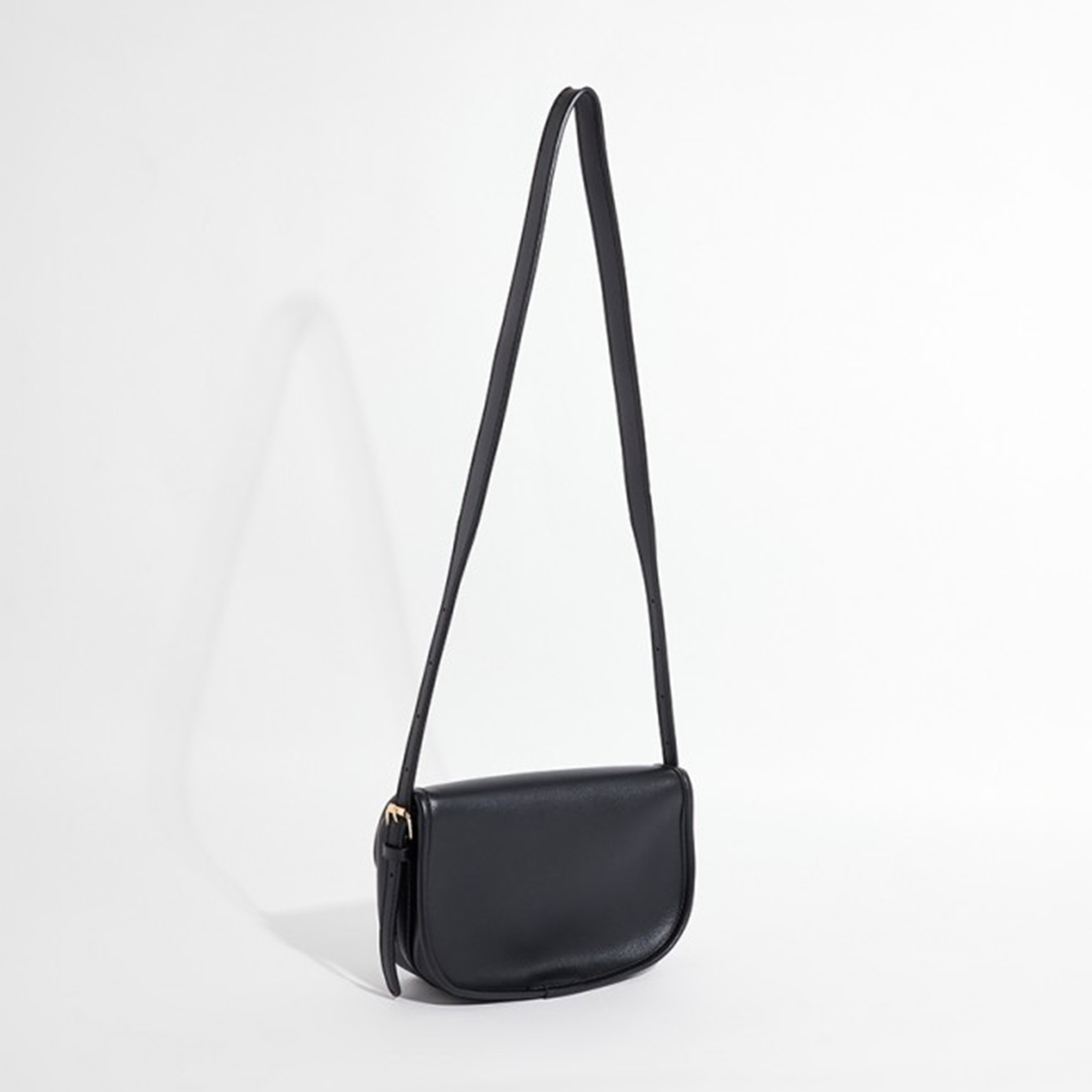 أيروبوستال شنطة كروس لون أسود وحزام قابل للتعديل وطية للأغلاق ومشبك-women-bagsandwallets-handbags-image-2