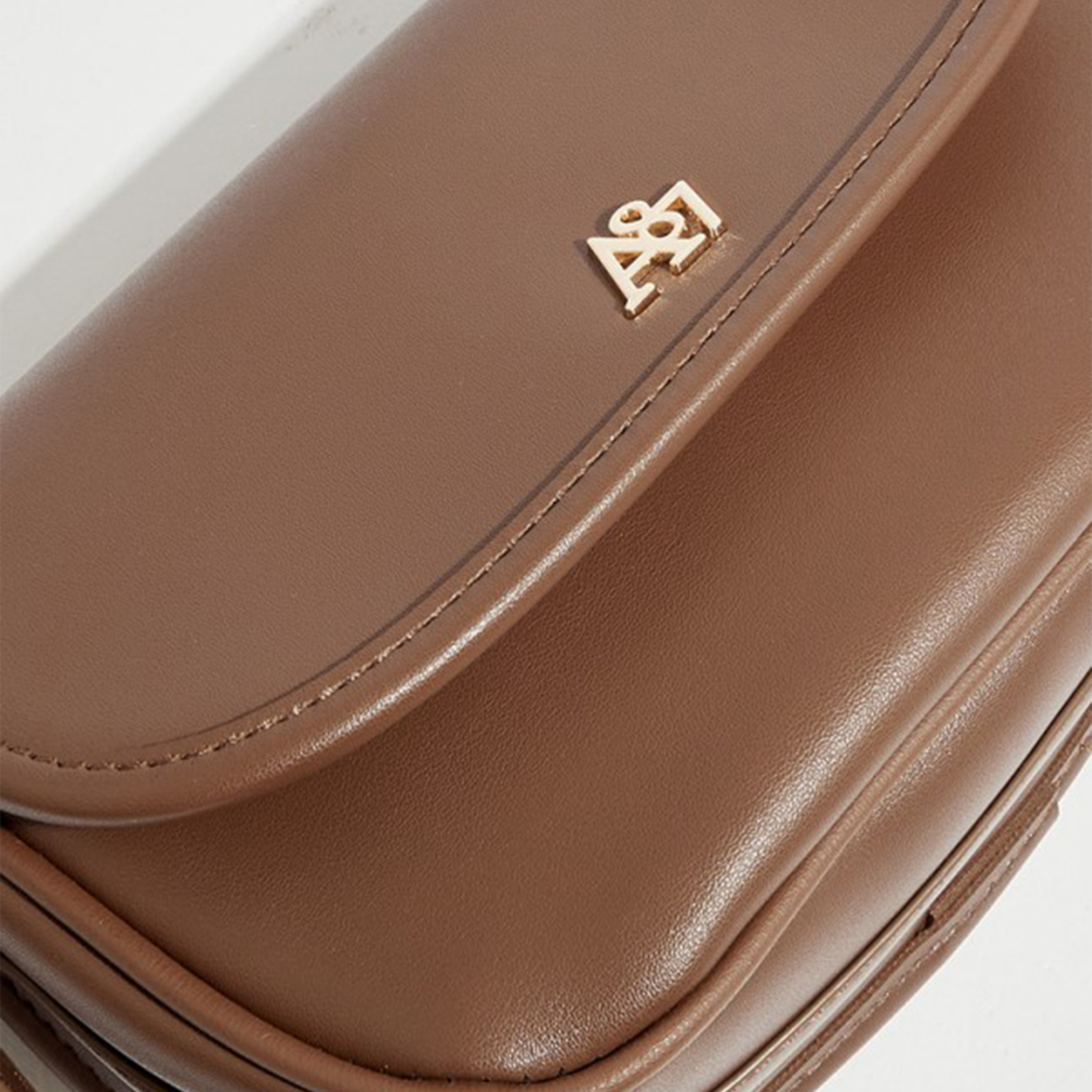 أيروبوستال شنطة كروس لون أسود وحزام قابل للتعديل وطية للأغلاق ومشبك-women-bagsandwallets-handbags-image-7